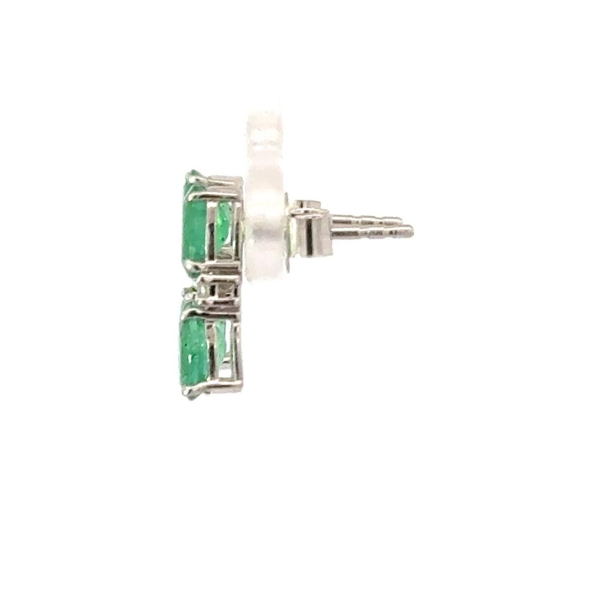 Natural Emerald Oval Stud Earrings Gift for Graduation Daughter in 925 Silver For Sale 3