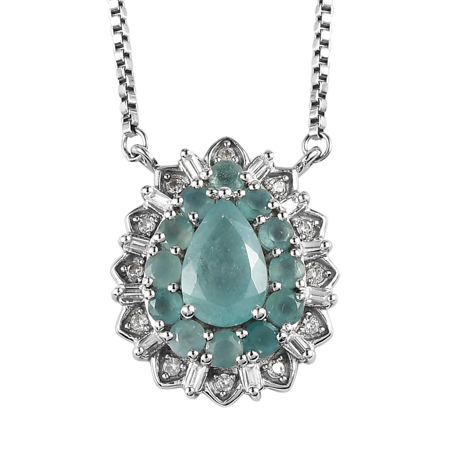 Worthy of being treasured like royal jewelry, this grandidierite and diamond pendant necklace has a unique luster. The bluish-green tone of grandidierite and the colorless sparkle of diamond compliments each other like no other. Smooth-cut