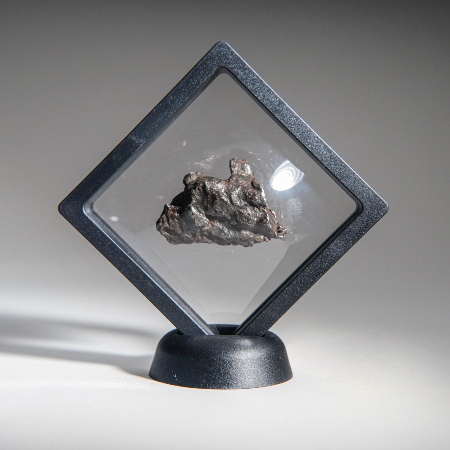 Une météorite de fer est tombée sur les montagnes Sikhote-Alin, dans le sud-est de la Russie, en 1947. Bien que des chutes de météorites de fer de grande taille aient déjà été observées et que des fragments aient été récupérés, jamais une chute