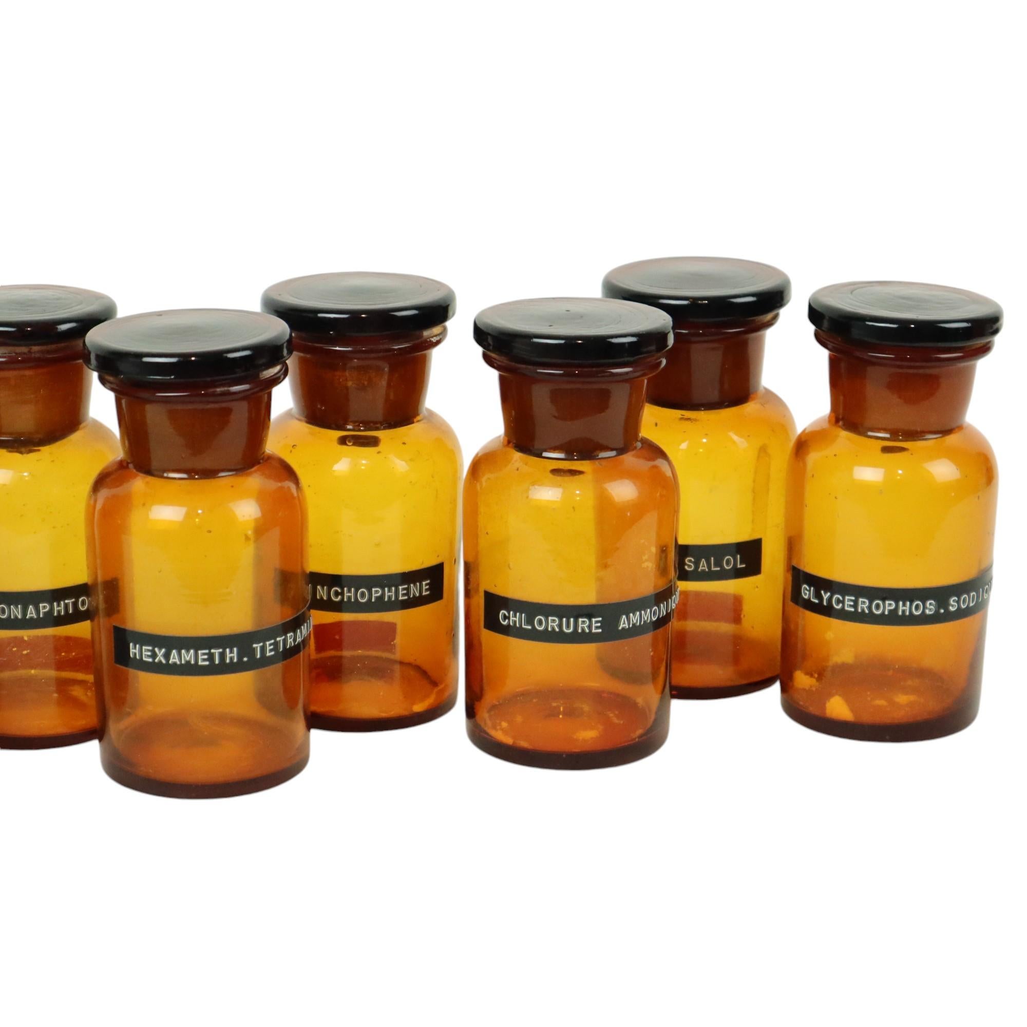 Belge Genuine Old Apothecary Medical Bottles Jars Set Brown Amber Glass en vente