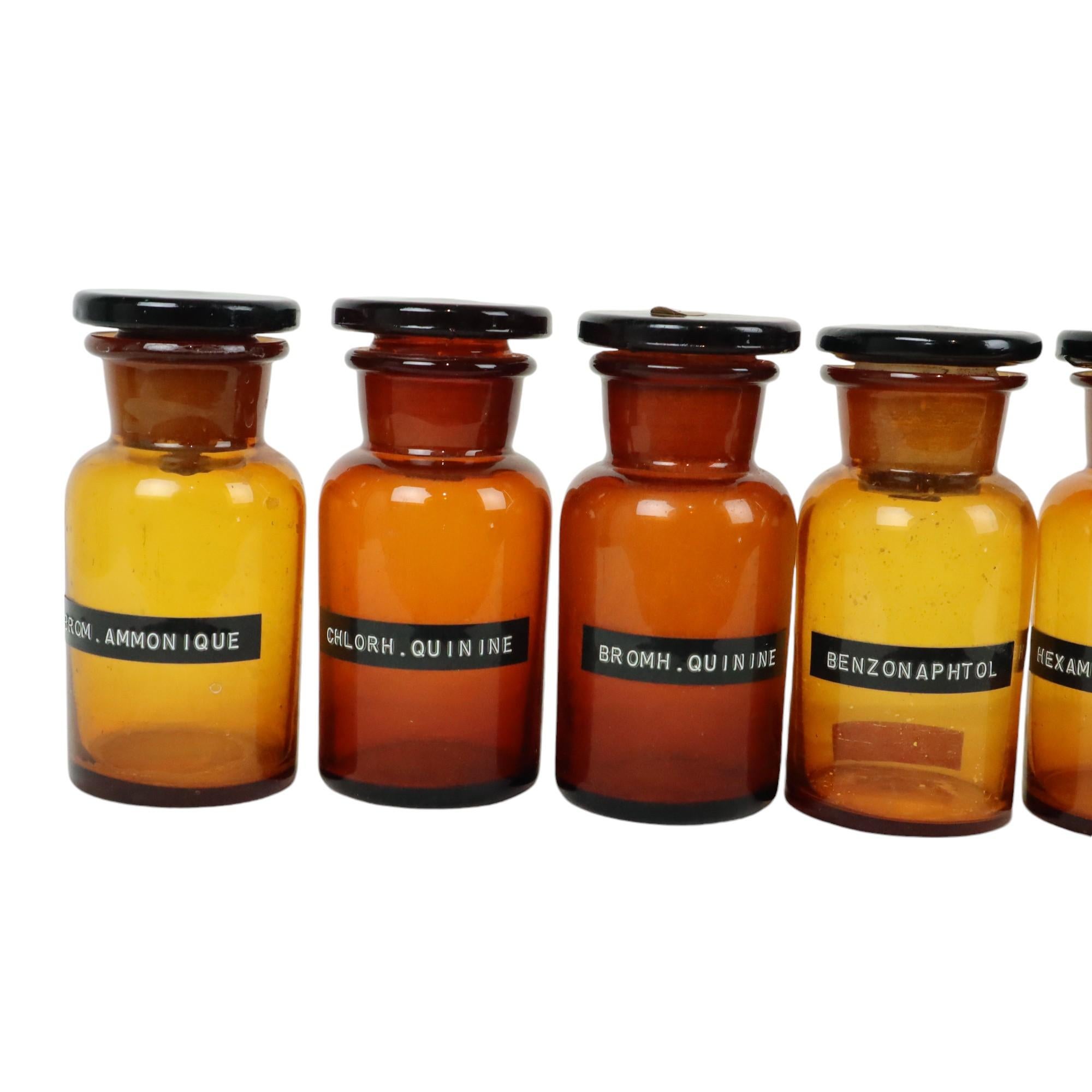 Verre Genuine Old Apothecary Medical Bottles Jars Set Brown Amber Glass en vente