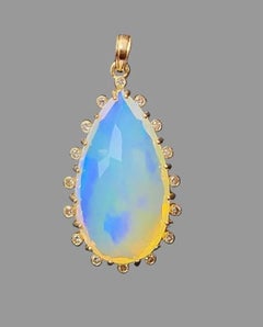 Pendentif en or jaune 14K avec opale véritable et diamant