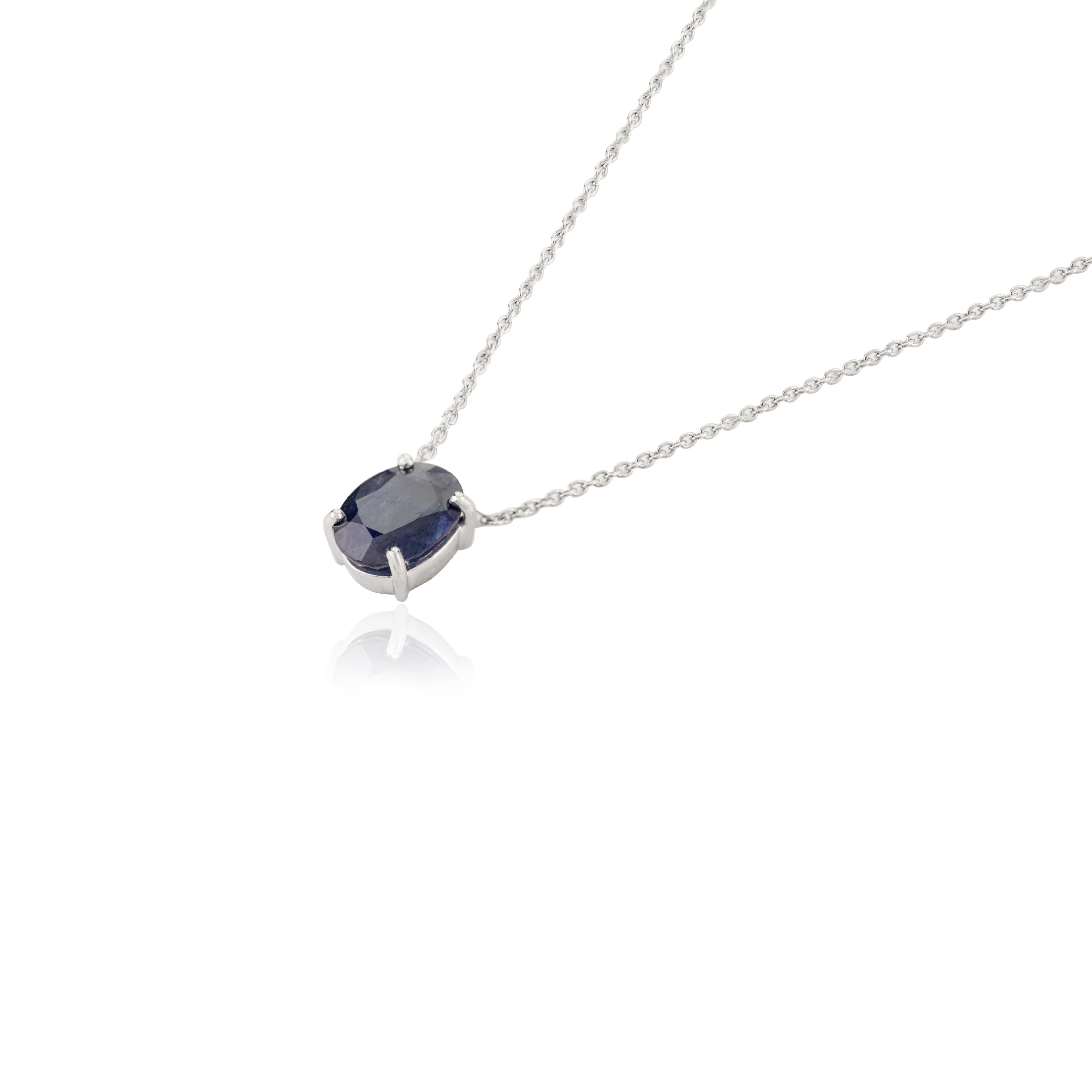 Collana con ciondolo in vero zaffiro blu taglio ovale con catena in oro bianco 14K In condizioni Nuovo in vendita a New York, NY