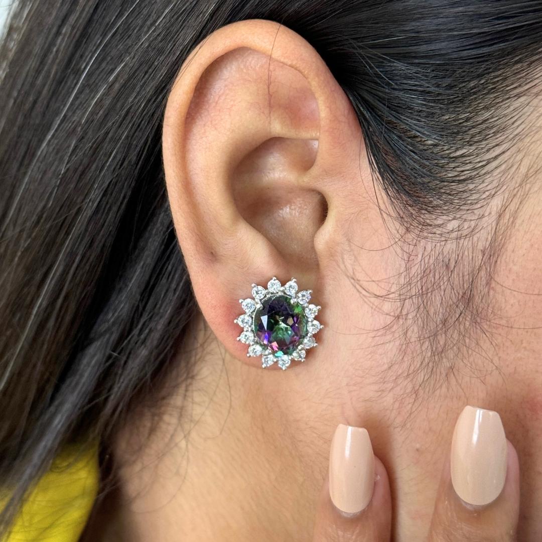 Boucles d'oreilles ovales en argent sterling pour votre petite amie, avec un halo de topaze mystique. Vous aurez besoin de boucles d'oreilles pour affirmer votre look. Ces boucles d'oreilles créent un look étincelant et luxueux avec une topaze