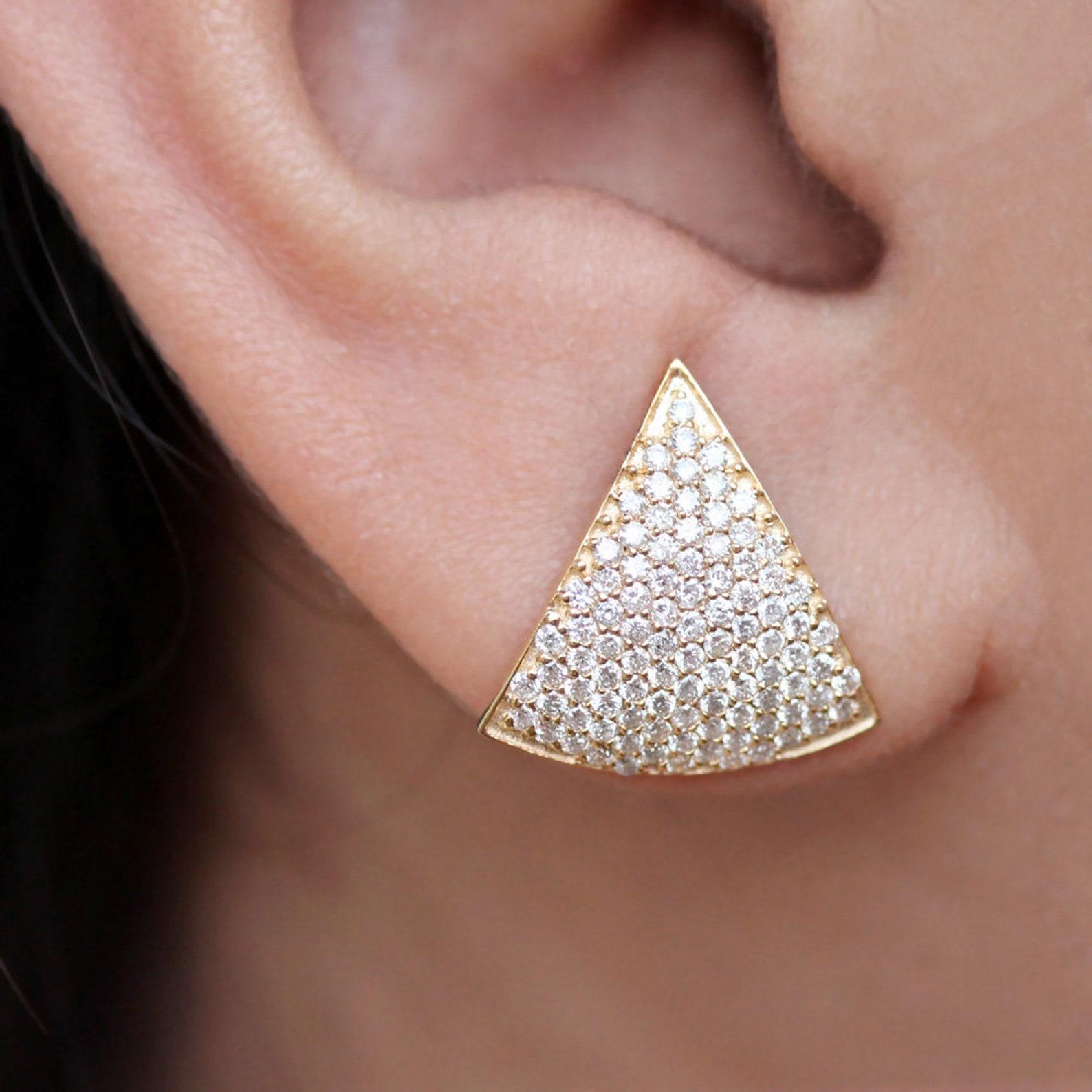 Genuine Pave Diamond Curved Stud Earrings 14k Gold Earrings Anniversary Gifts. In New Condition For Sale In Chicago, IL