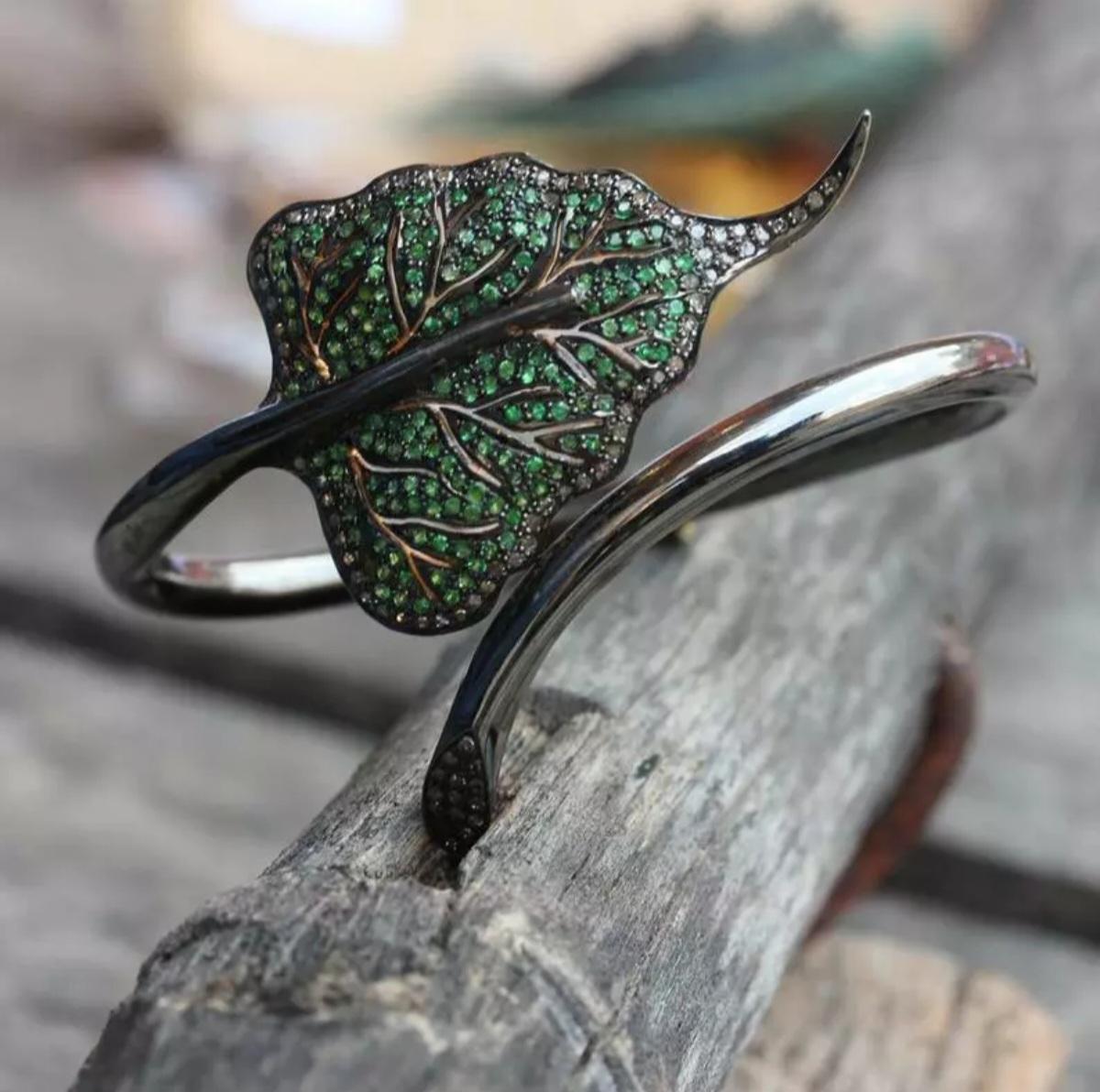 Bracciale con foglie di tsavorite e diamanti autentici in argento 925. in vendita 4