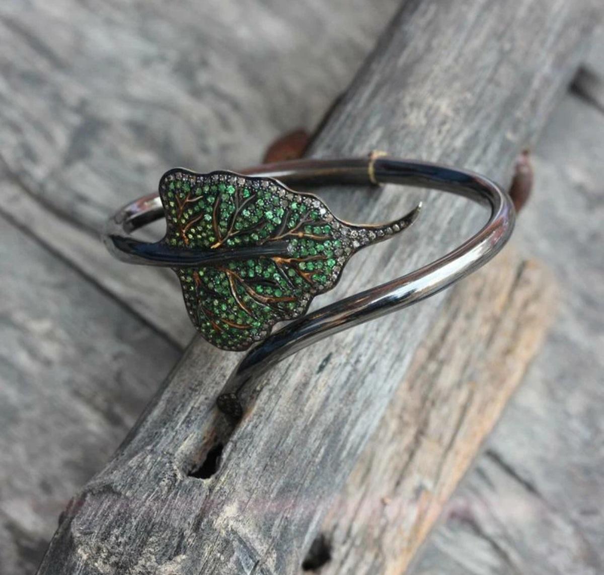 Bracciale con foglie di tsavorite e diamanti autentici in argento 925. in vendita 5