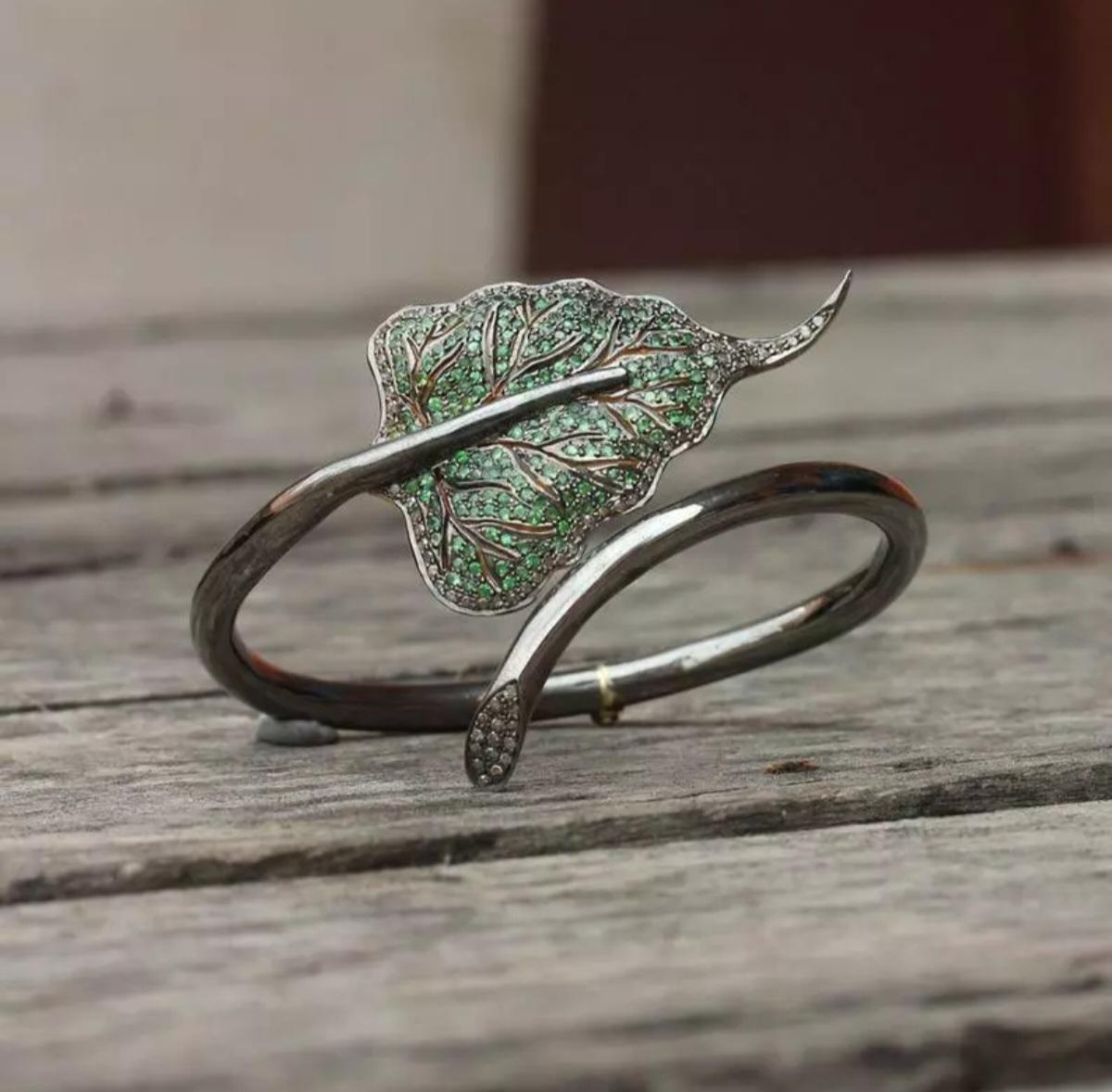 Art Déco Bracciale con foglie di tsavorite e diamanti autentici in argento 925. in vendita