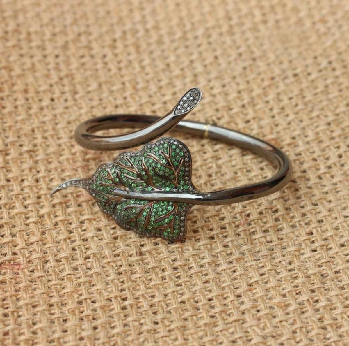 Taglio rotondo Bracciale con foglie di tsavorite e diamanti autentici in argento 925. in vendita