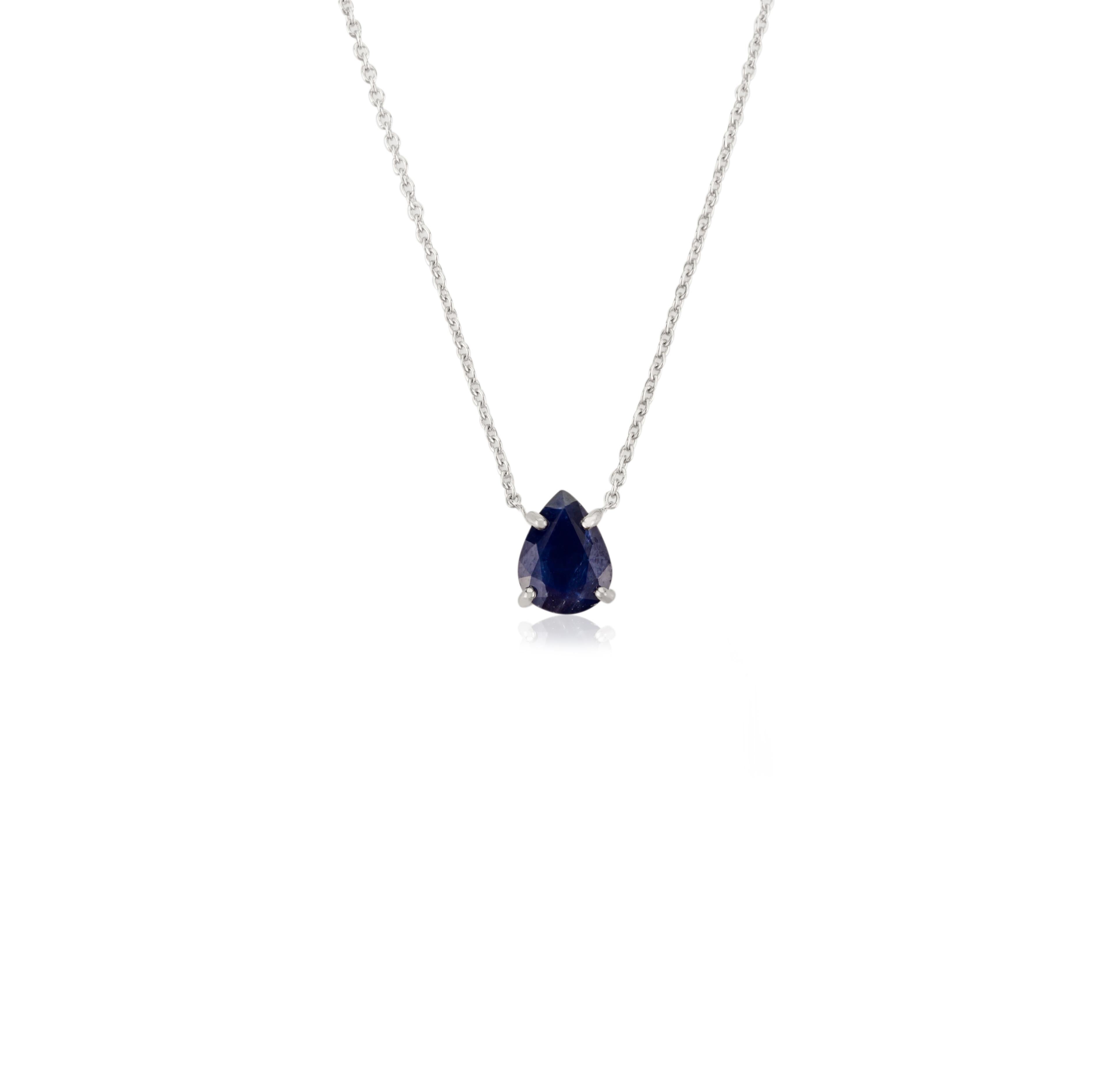 Collana con ciondolo di zaffiro blu autentico taglio pera con catena in oro bianco 14 carati In condizioni Nuovo in vendita a New York, NY