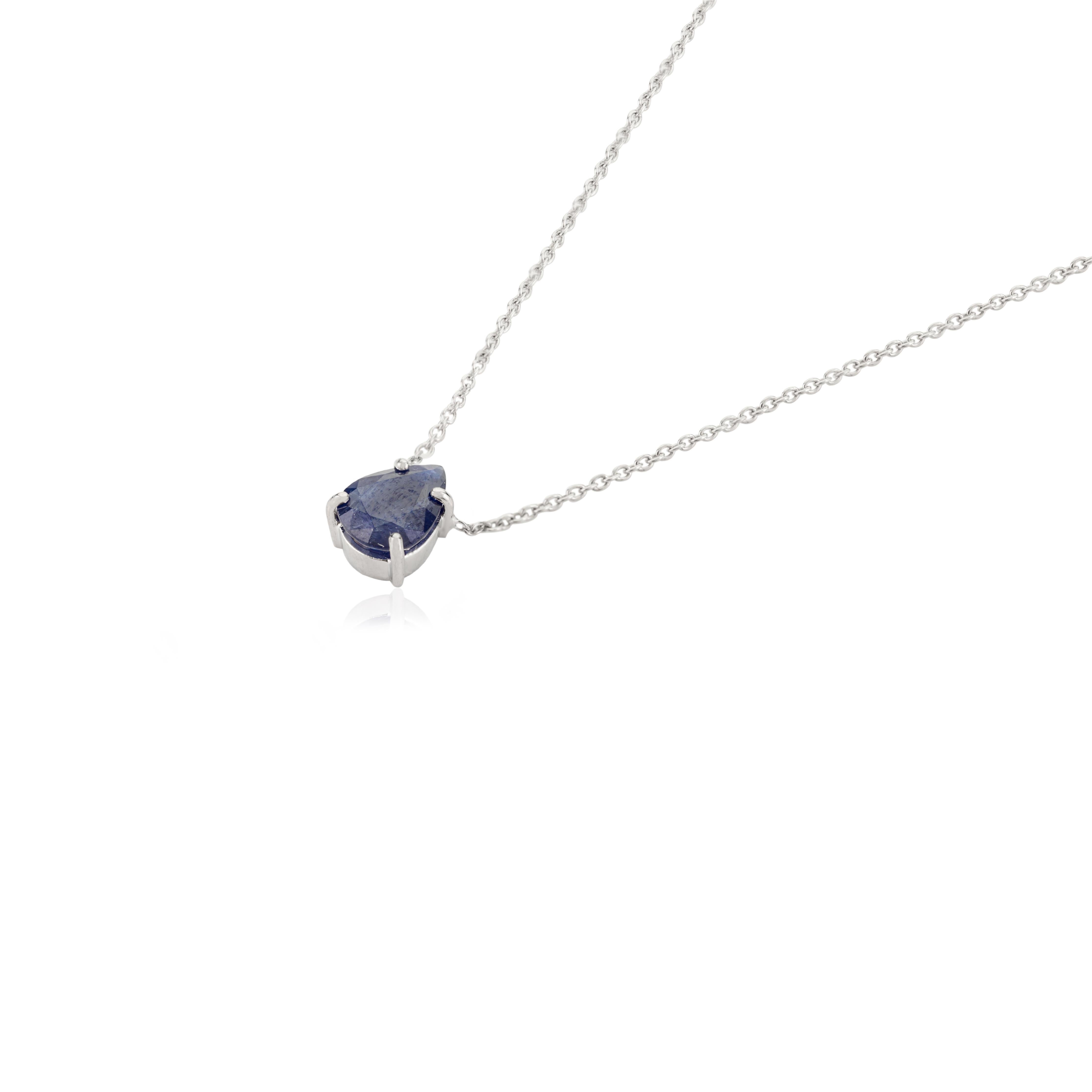 Donna Collana con ciondolo di zaffiro blu autentico taglio pera con catena in oro bianco 14 carati in vendita