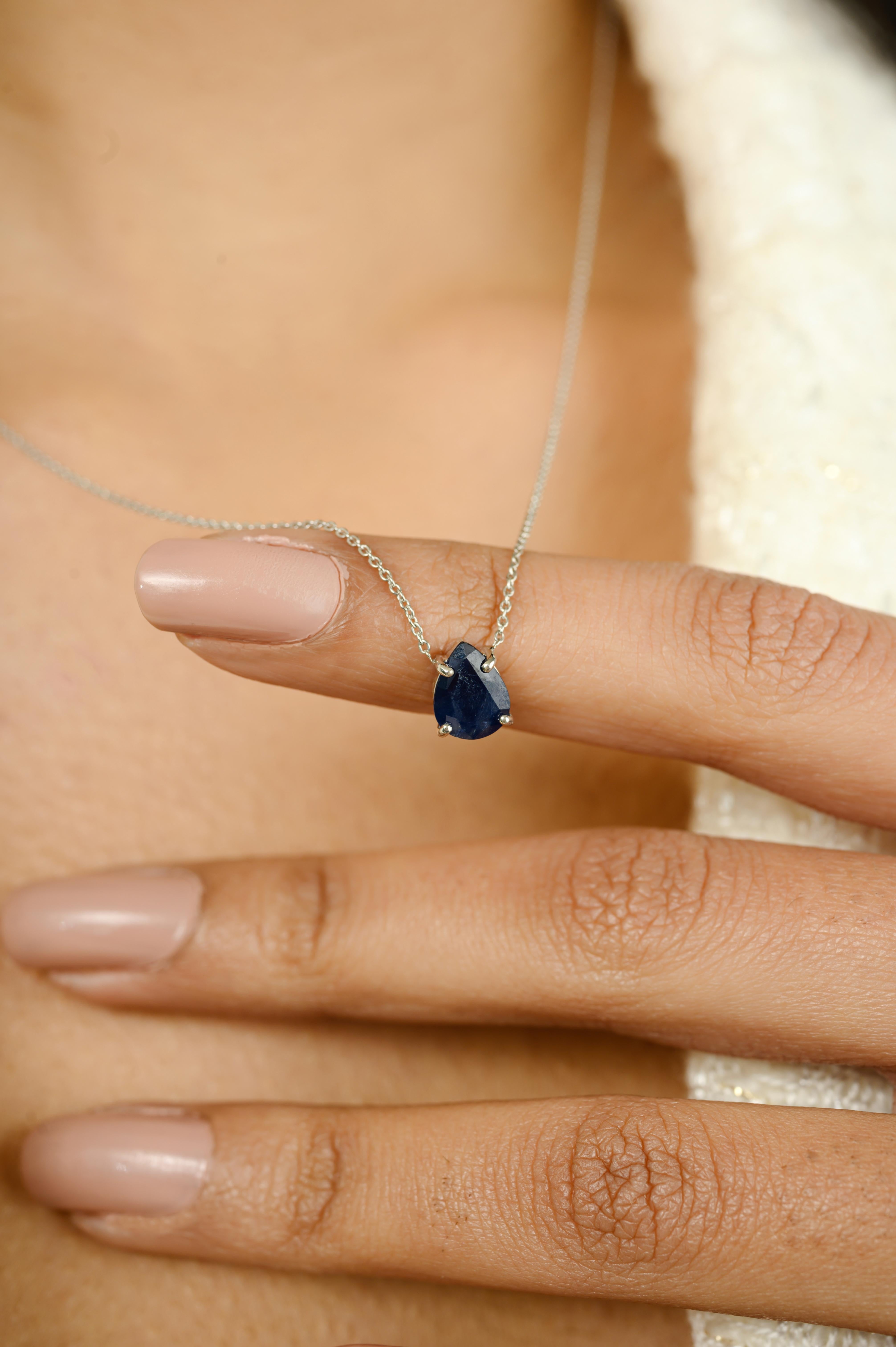 Collana con ciondolo di zaffiro blu autentico taglio pera con catena in oro bianco 14 carati in vendita 1
