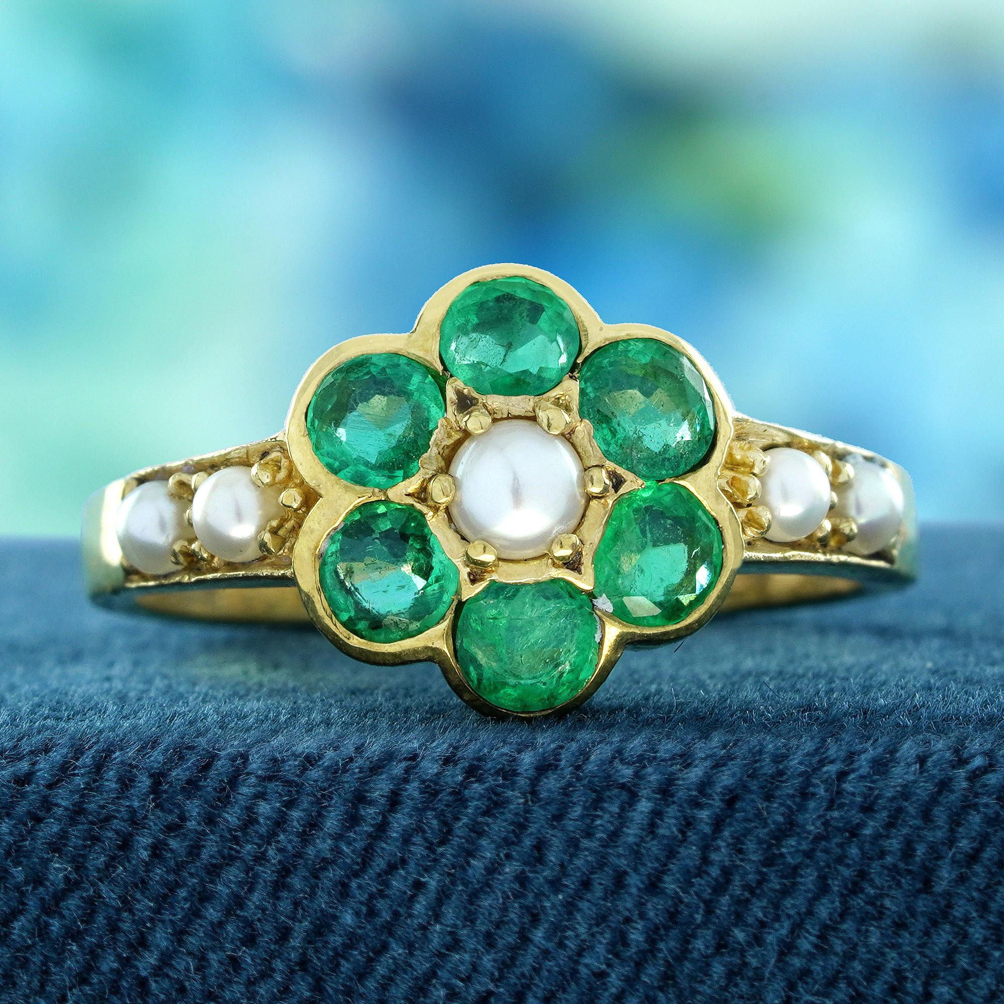Edoardiano Anello con perla autentica e smeraldo a grappolo in oro giallo 9 carati in vendita