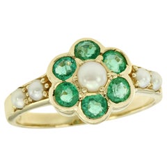 Bague en or jaune 9K avec grappe florale de perles véritables et d'émeraudes