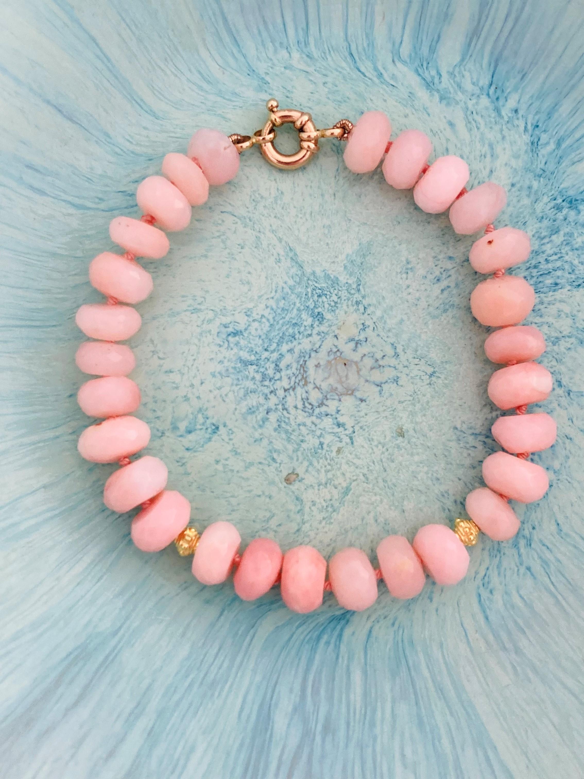 The perfect blush pink bracelet, methiciously handknotted with the finest sparkling pink Peruvian opals. A composition of pink precious gemstones around your wrist! This beauty is made of  7-8mm carved and sparkling blush pink opal. 

Furthermore