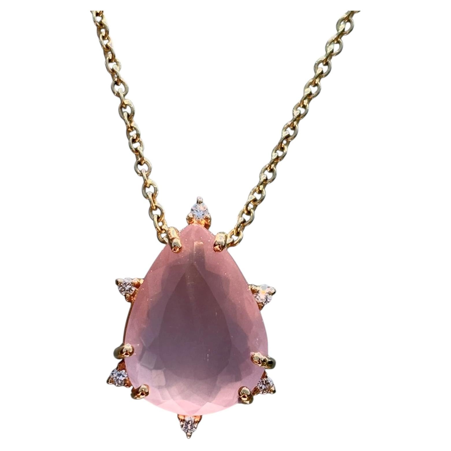 Pendentif en or jaune avec diamants et quartz rose véritable