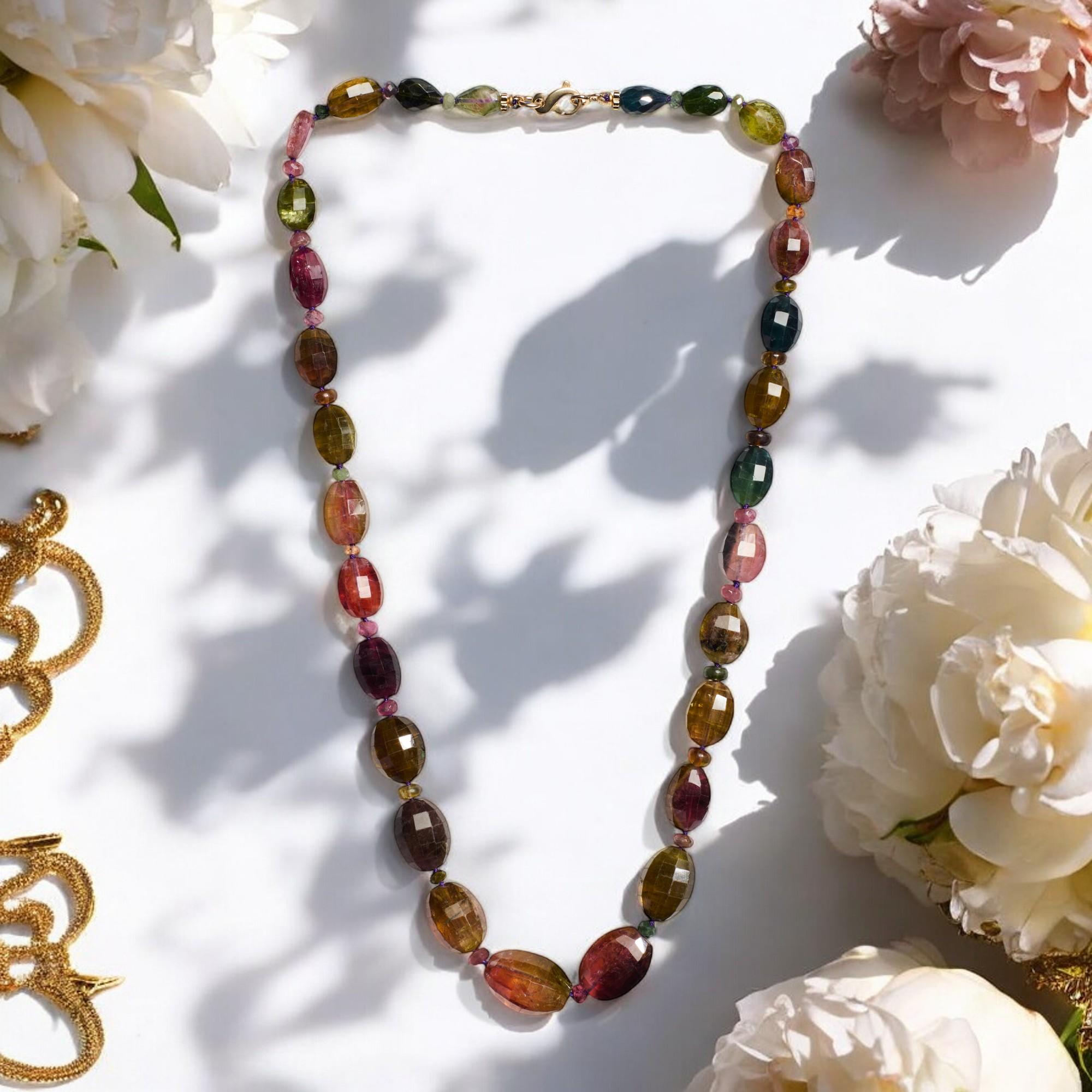 Collar de oro amarillo con cuentas de zafiro rosa auténtico y bioturmalina Corte Briolette