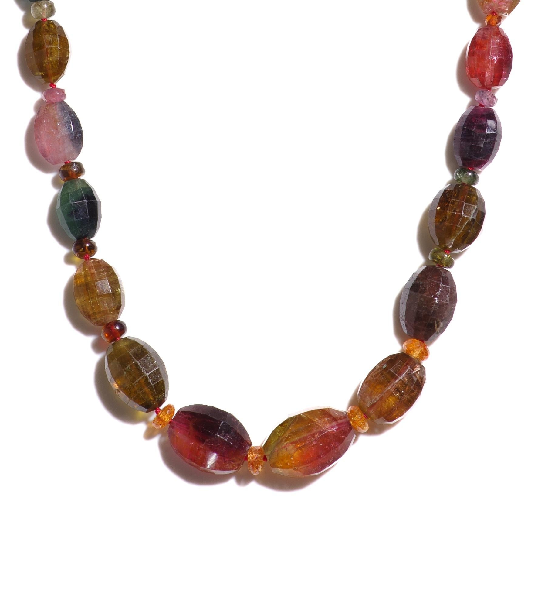 Collar de oro amarillo con cuentas de zafiro rosa auténtico y bioturmalina Moderno en venta