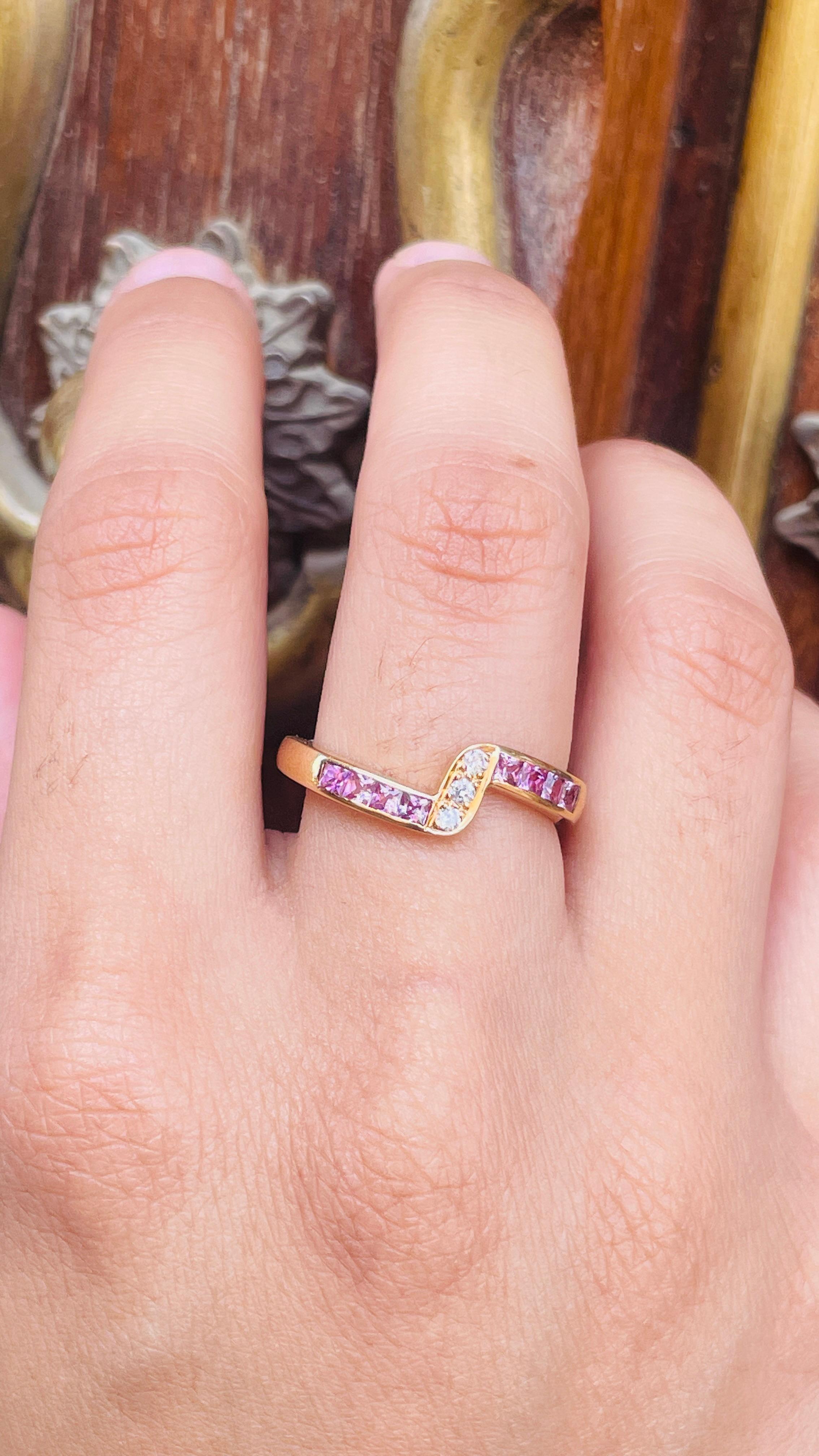 Im Angebot: Stapelbarer Ring aus 14 Karat Gelbgold mit echten Diamanten und rosa Saphiren () 10