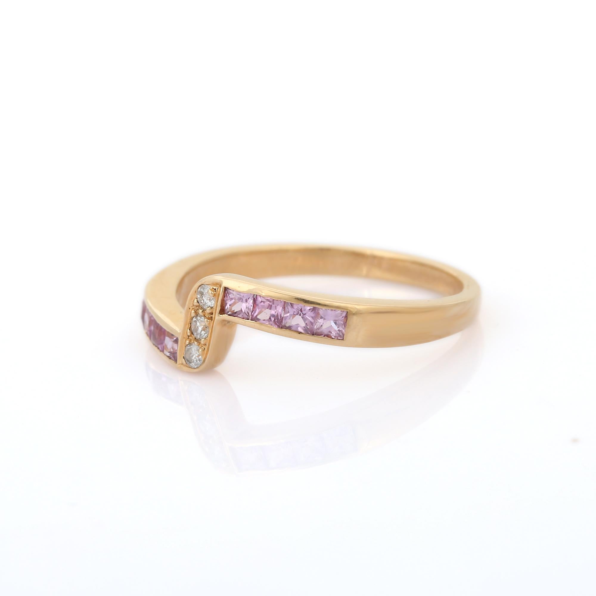 Im Angebot: Stapelbarer Ring aus 14 Karat Gelbgold mit echten Diamanten und rosa Saphiren () 3