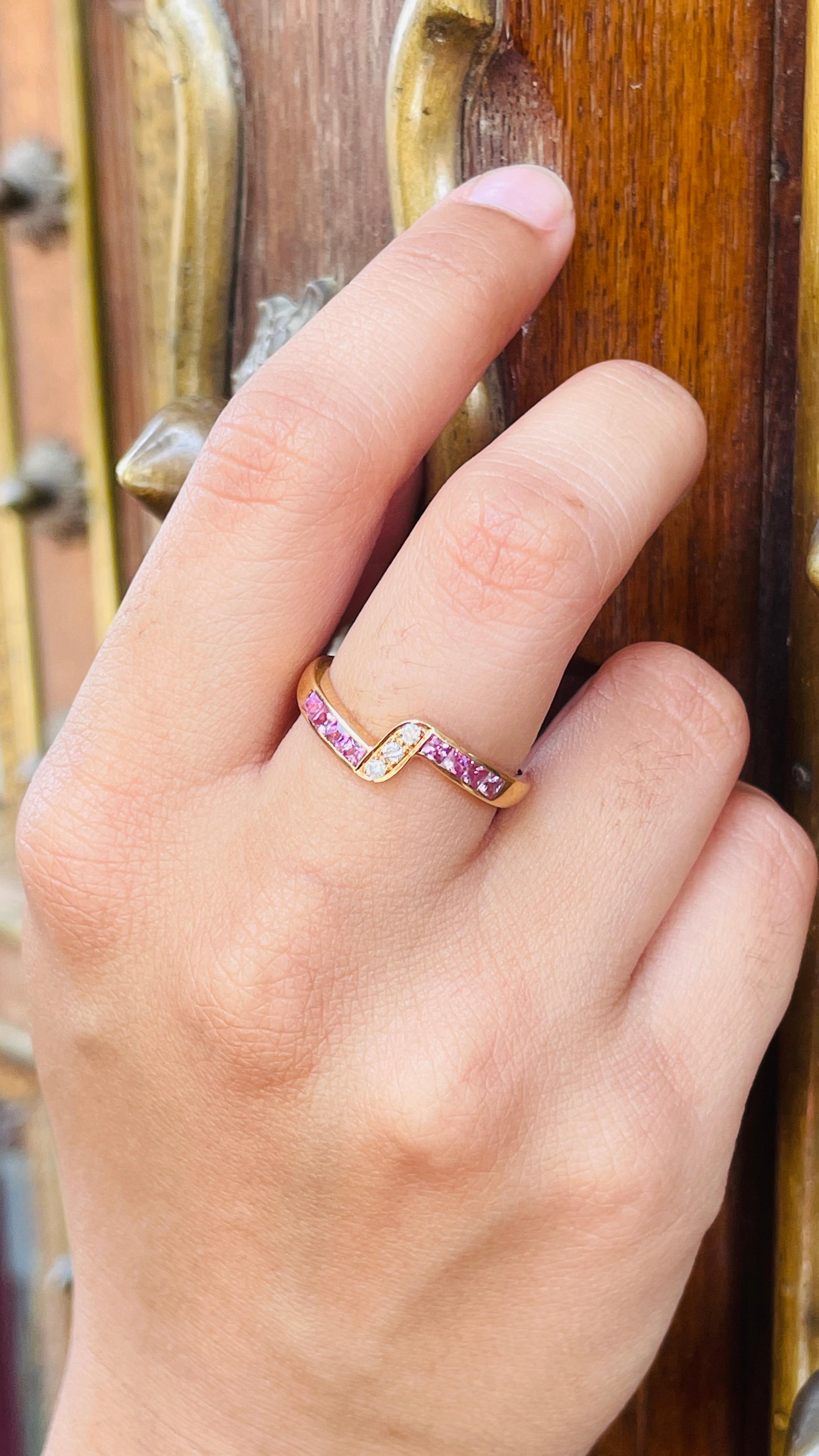 Im Angebot: Stapelbarer Ring aus 14 Karat Gelbgold mit echten Diamanten und rosa Saphiren () 8