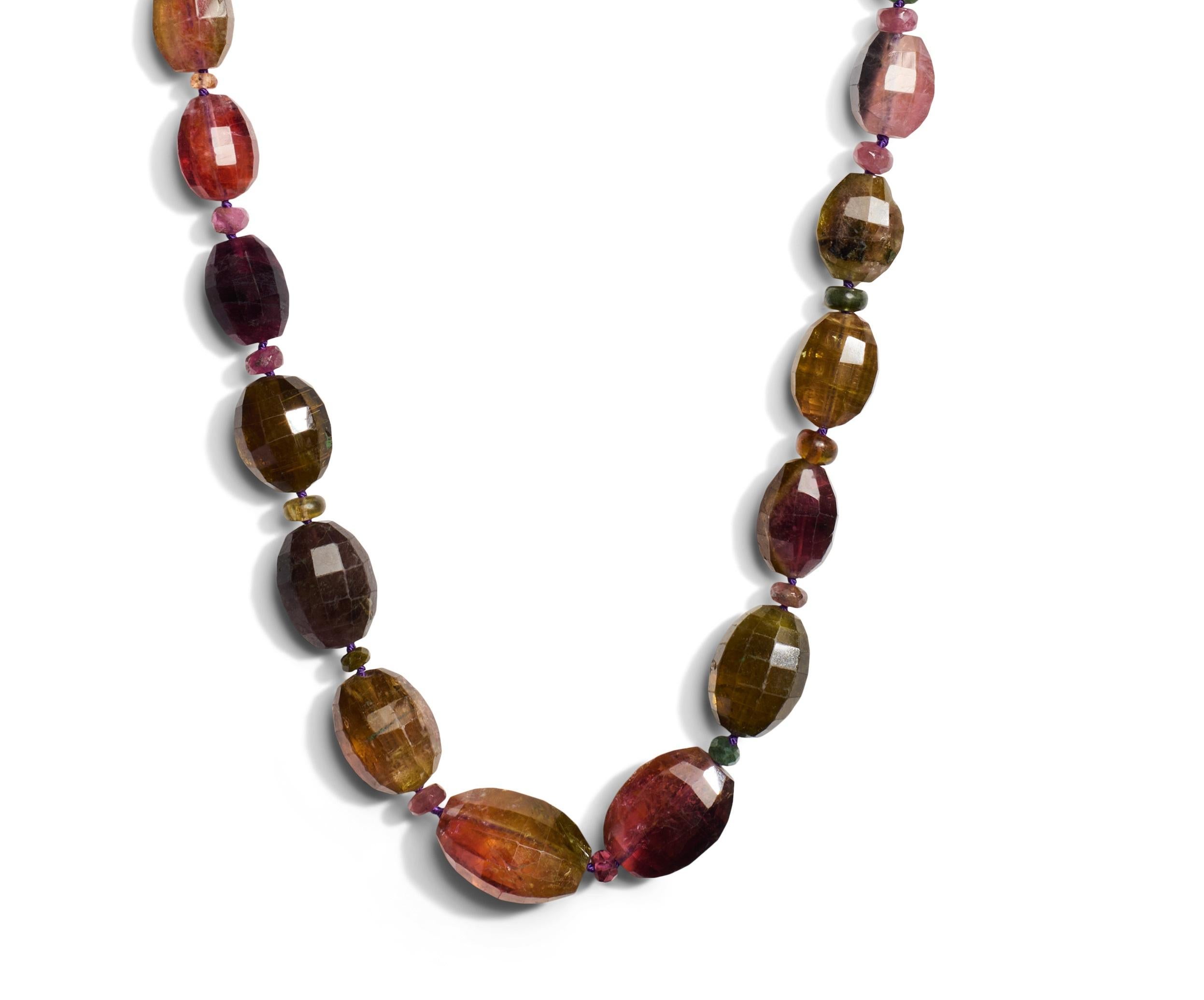 Collar de oro amarillo con cuentas de zafiro rosa auténtico y bioturmalina 1