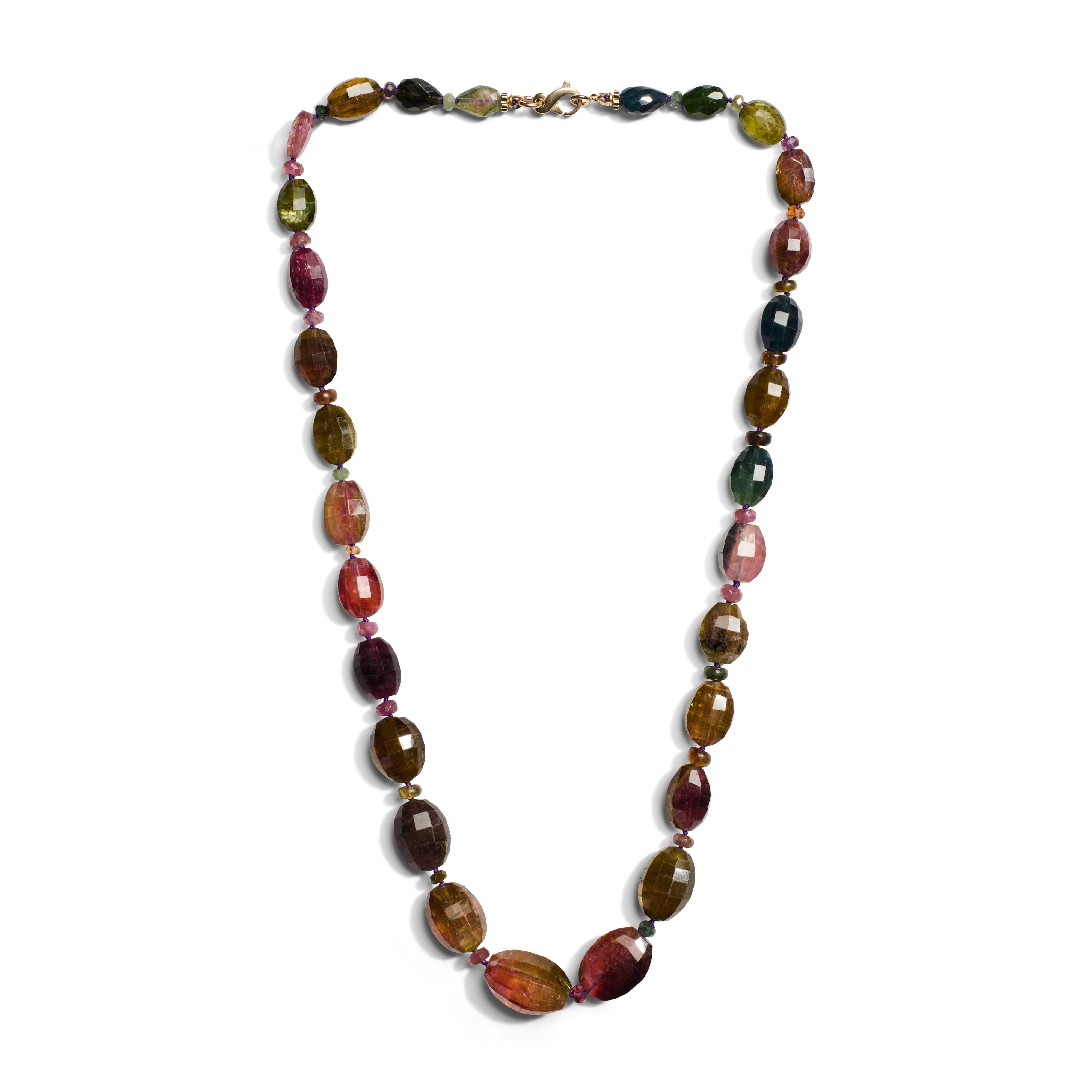 Collar de oro amarillo con cuentas de zafiro rosa auténtico y bioturmalina Moderno