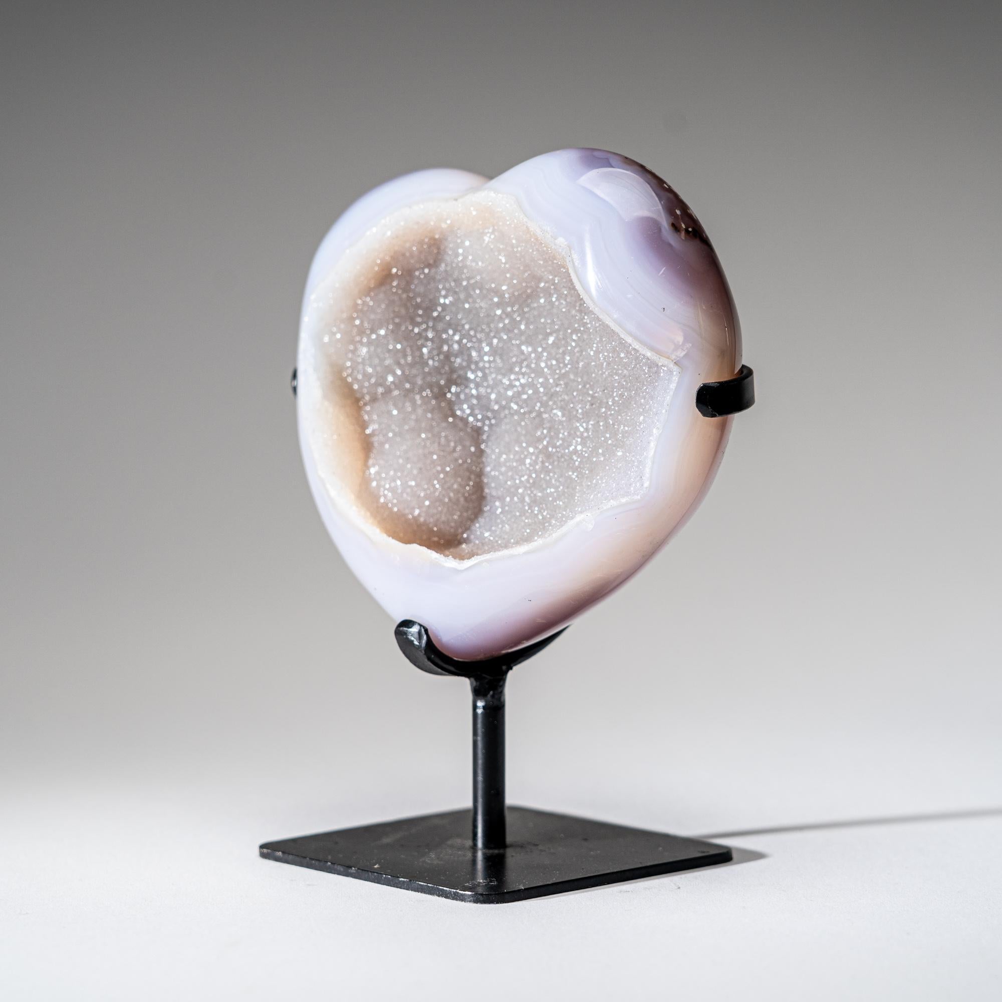 XXI secolo e contemporaneo Cuore di geode di agata autentico lucidato su supporto dal Brasile (4,3 libbre) in vendita