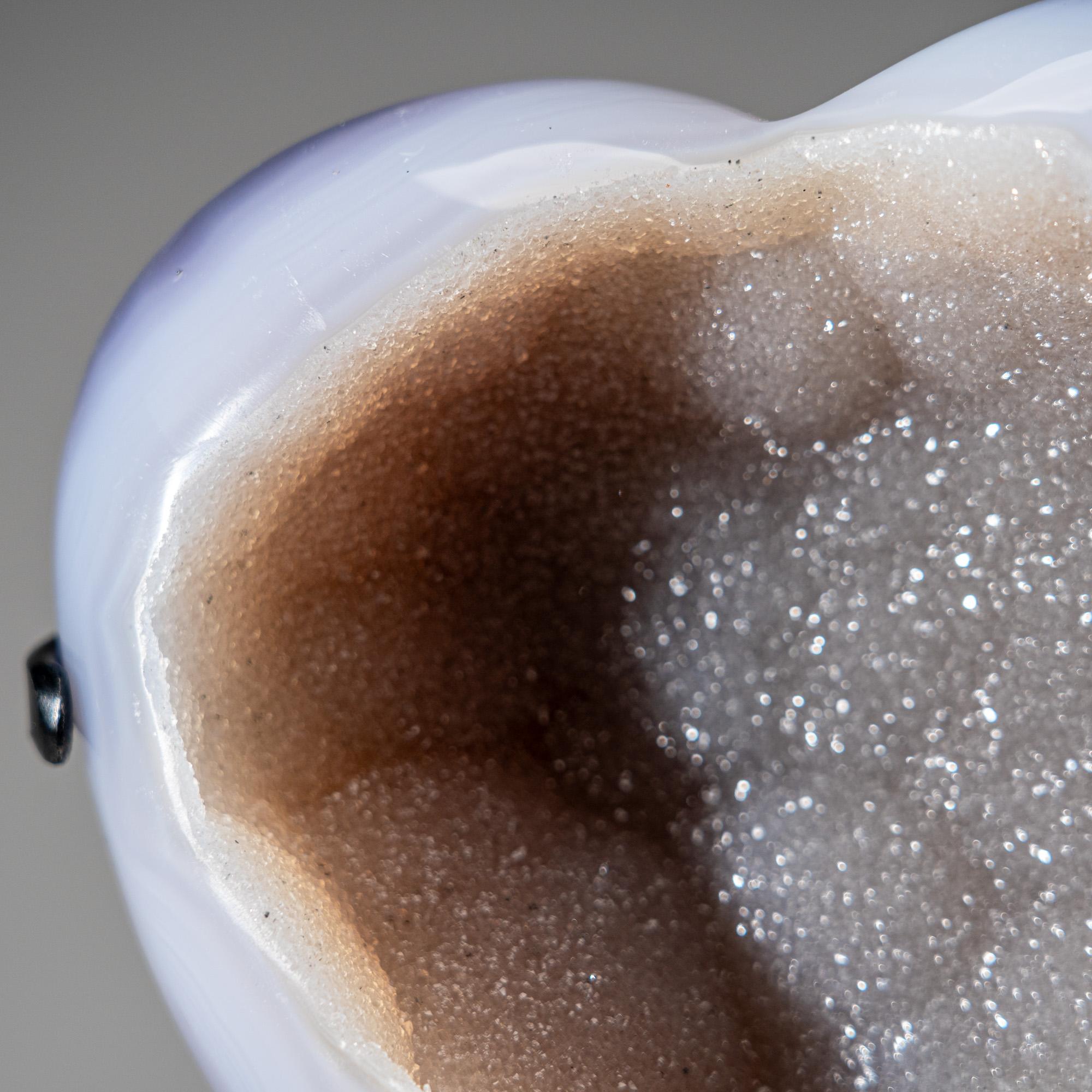 Cuore di geode di agata autentico lucidato su supporto dal Brasile (4,3 libbre) in vendita 1