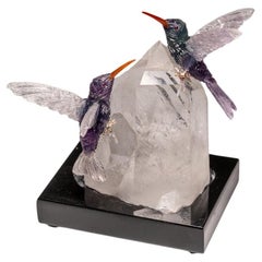 Auténticos Colibríes de Fluorita Pulidos y Tallados a Mano sobre una Punta de Cuarzo Transparente (6 "H)