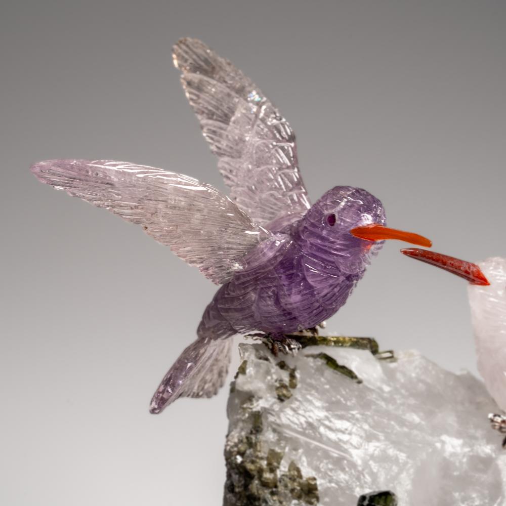 Brésilien De véritables oiseaux chantournés en quartz, sculptés à la main sur tourmaline verte en vente