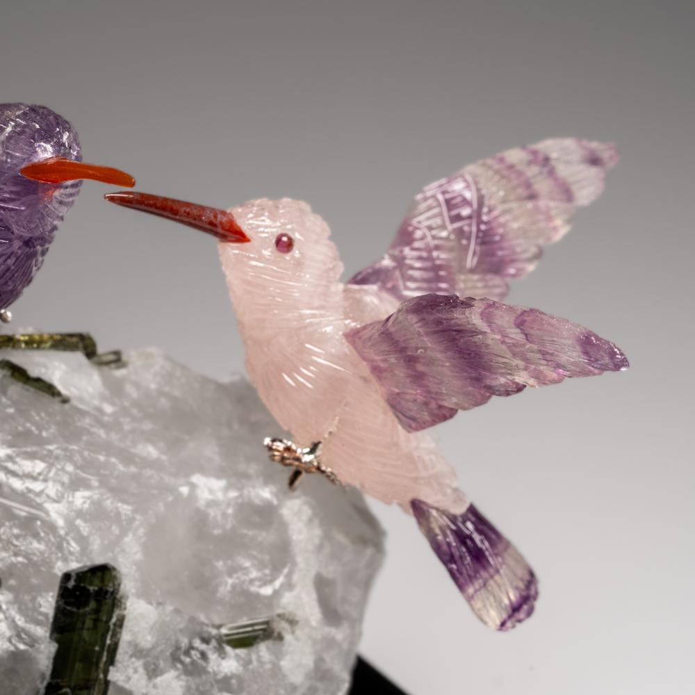 De véritables oiseaux chantournés en quartz, sculptés à la main sur tourmaline verte Neuf - En vente à New York, NY