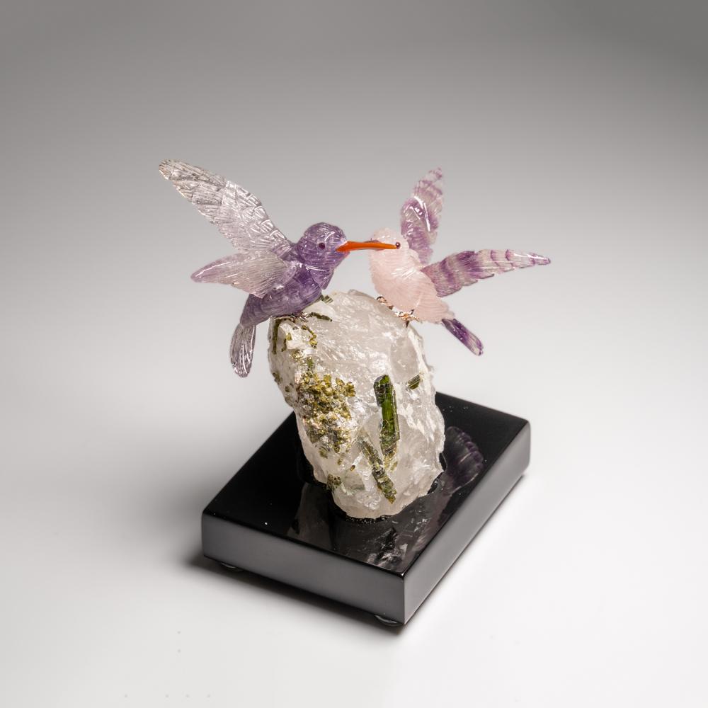 De véritables oiseaux chantournés en quartz, sculptés à la main sur tourmaline verte en vente 2