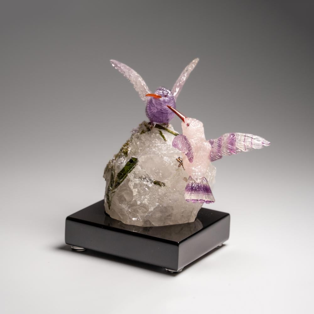 De véritables oiseaux chantournés en quartz, sculptés à la main sur tourmaline verte en vente 3