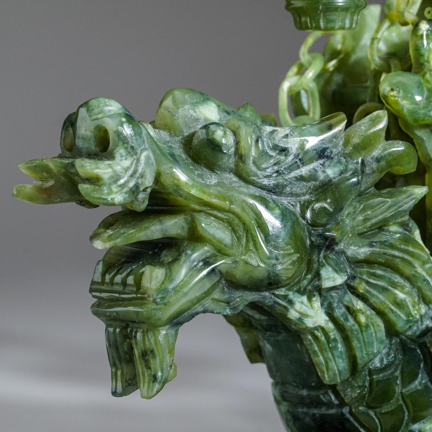 XXIe siècle et contemporain Vaisseau en jade véritable poli et sculpté à la main sur un Stand en bois en vente