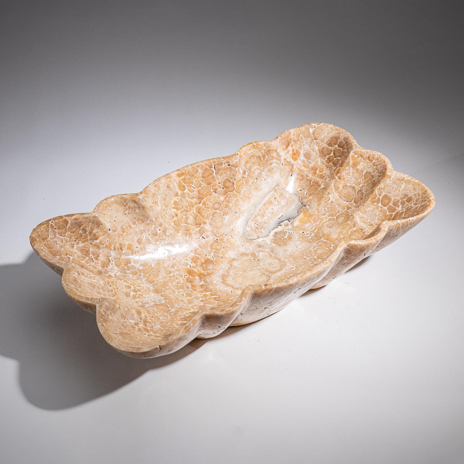 Polished Honey Onyx Bowl from Mexico (9.2 lbs) In Excellent Condition For Sale In New York, NY
