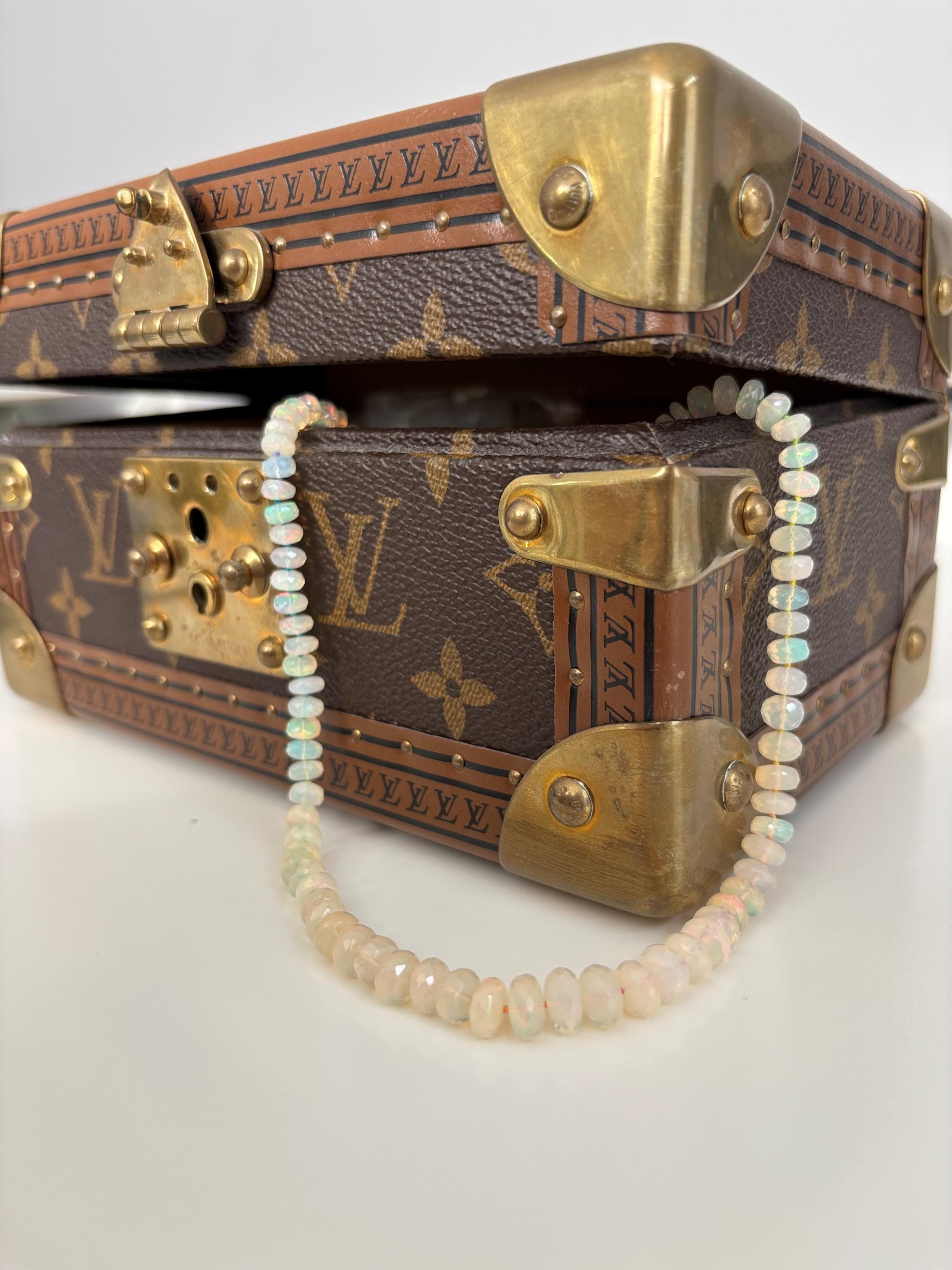 Collar de Cuentas de Diamantes 18K con Ópalo Arco Iris Auténtico en Nuevo estado para la venta en GOES, NL