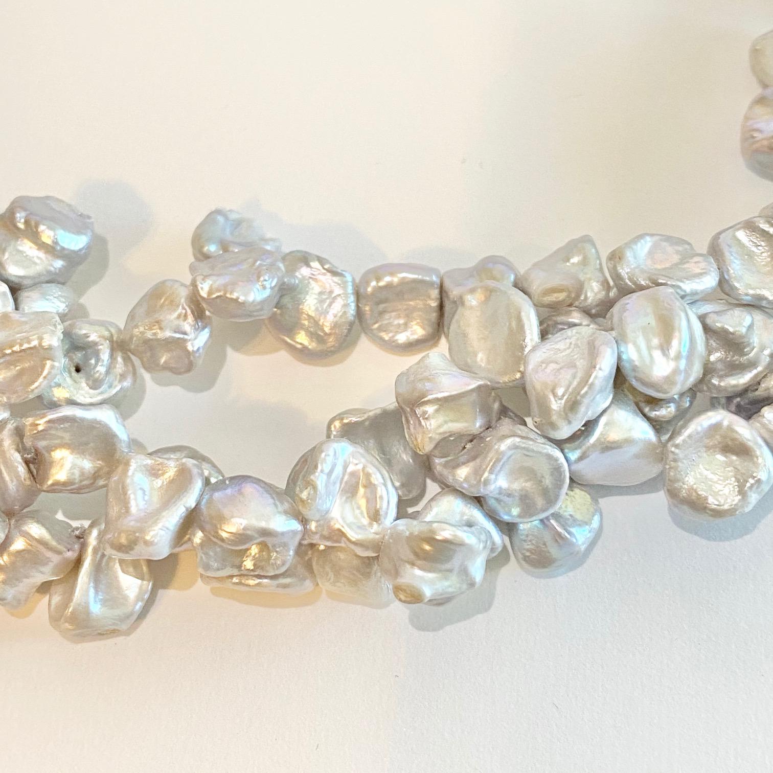 Dreireihige Halskette aus echtem, seltenem Keshi-Perlen im Zustand „Neu“ im Angebot in Austin, TX