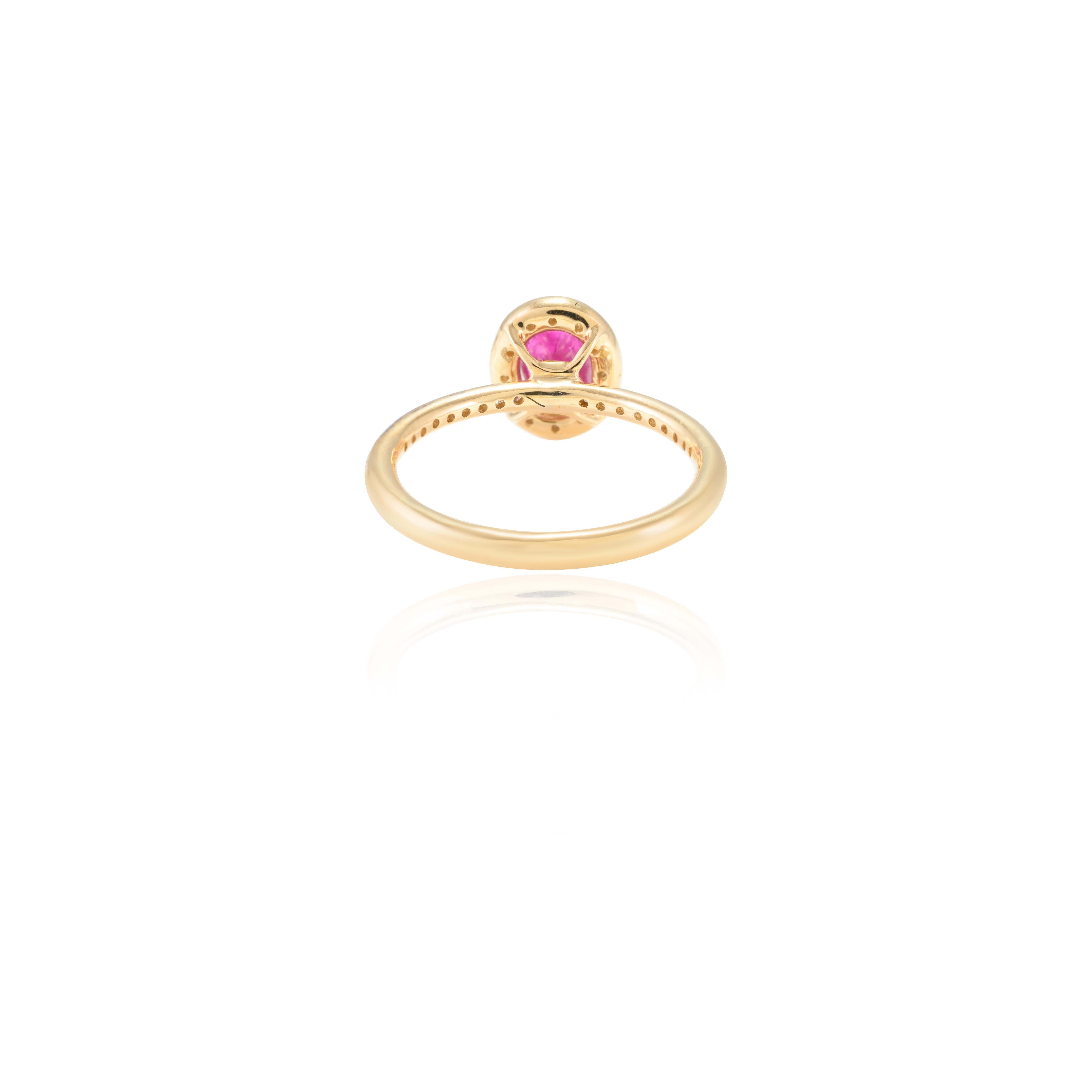 En vente :  Bague de fiançailles classique en or jaune massif 14k avec halo de rubis et de diamants 2