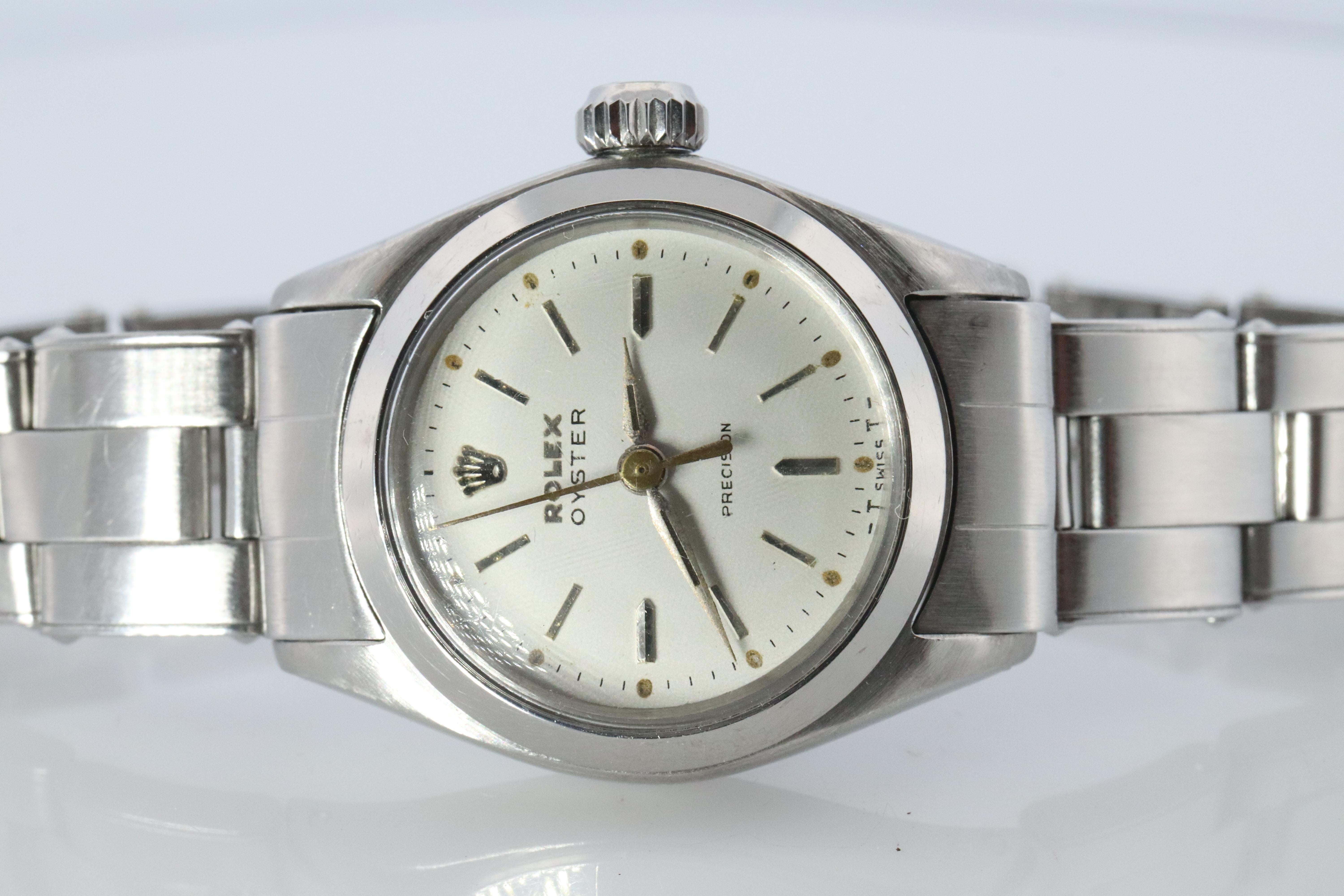 Reloj de pulsera Rolex de acero inoxidable para señora con movimiento automático. Alrededor de 1953

Movimiento automático Rolex de 25 mm Ref. 6410.

Hermoso Reloj.

La caja es de acero inoxidable.
Brazalete Rolex SS original.

Caja de 25 mm