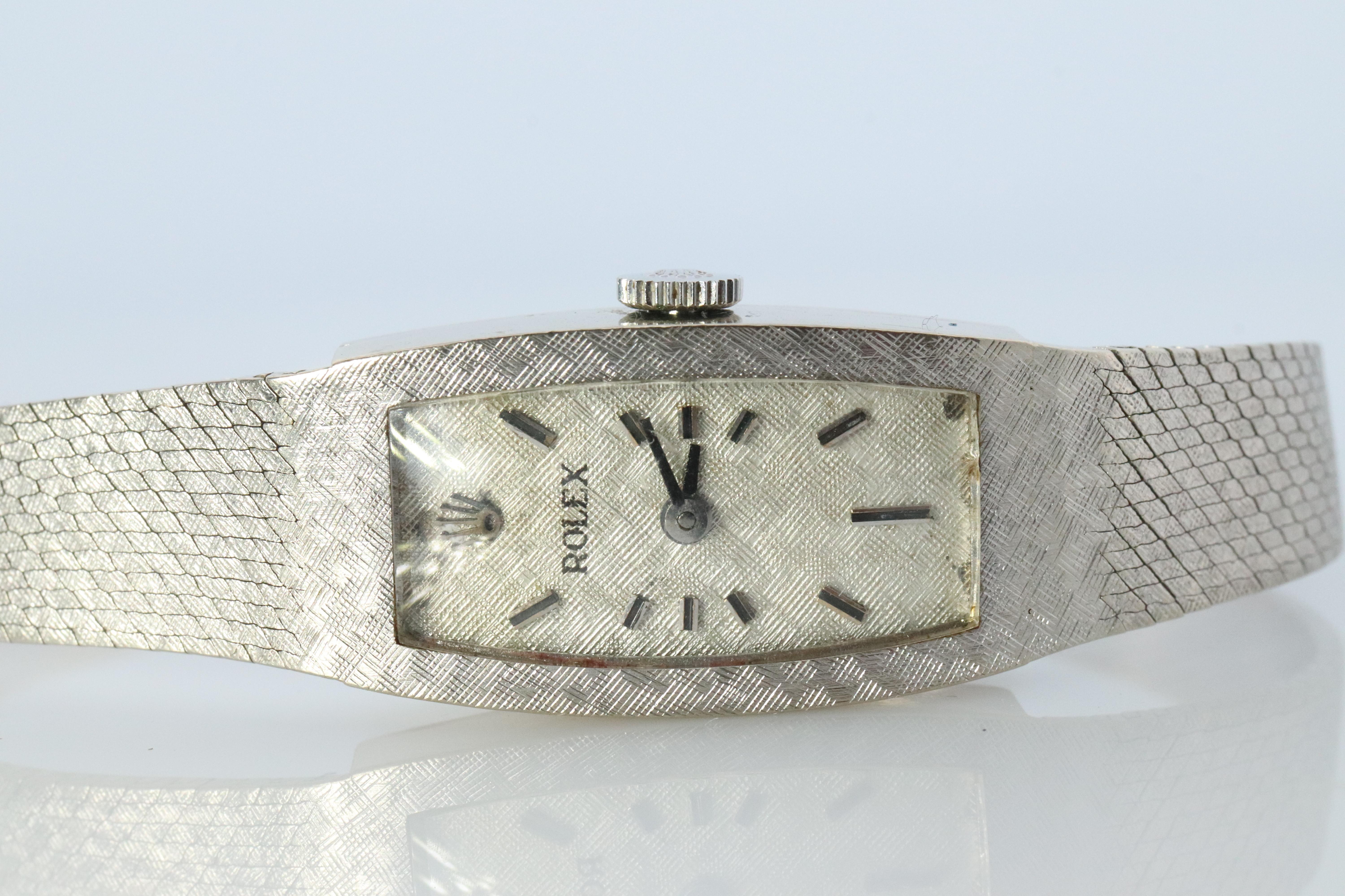 14k White Gold Rolex Brushed Bezel Ladies mechanical Movement Wristwatch.

Rolex Movement 17 Jewel

Beautiful Watch. Manual Windup mechanism. 

Case and Bracelet is 14k White gold
13mm by 23mm case
6.25in wrist
20.9 grams with movement.


Condition: