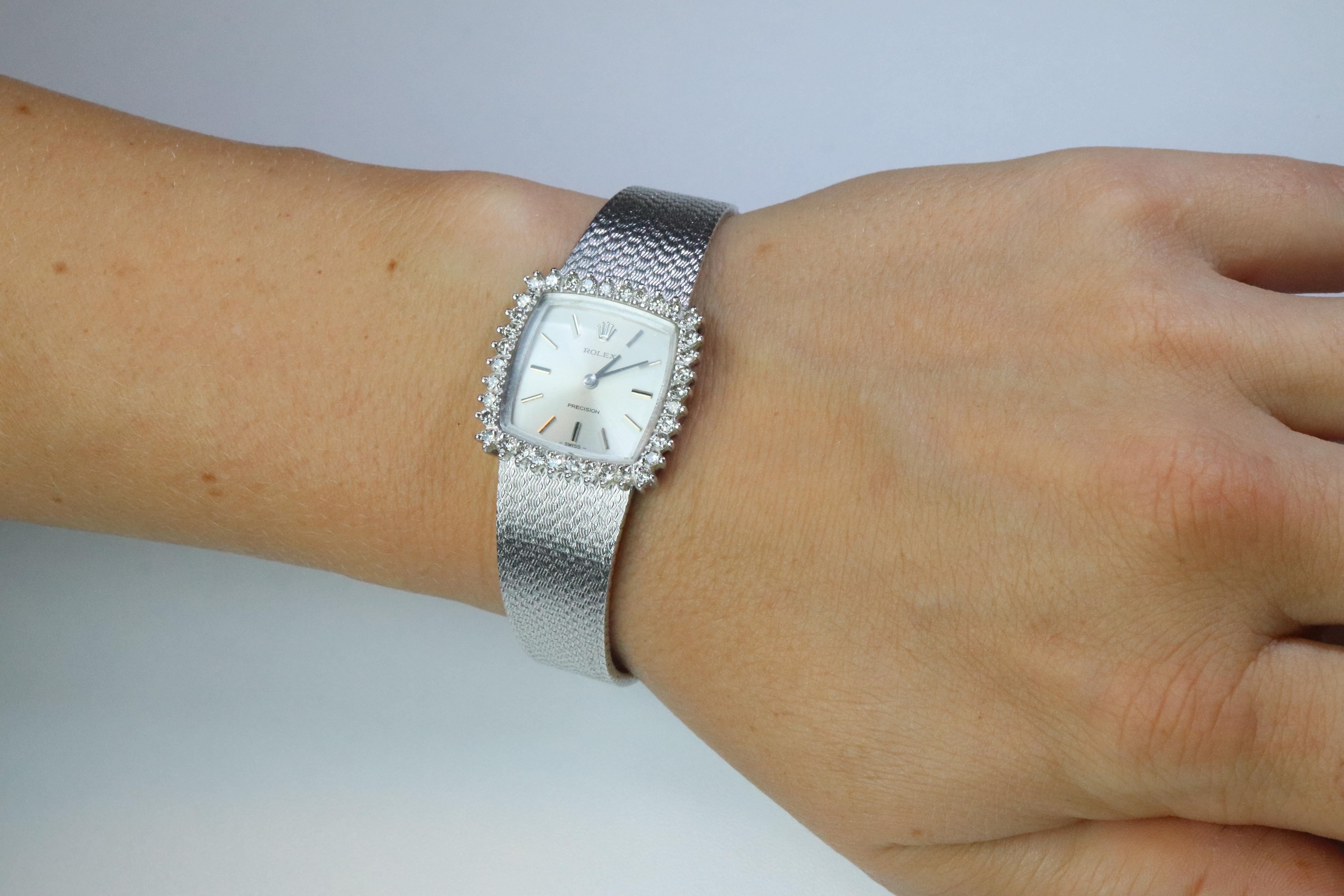 Edelstahl Rolex Präzision Damen mechanische Bewegung Armbanduhr. Ca. 1976. 

1400 Kaliber Rolex Uhrwerk Ref. 2611.

Schöne Uhr. Manueller Aufzugsmechanismus. 

Tadelloser Zustand. Sieht aus wie nie oder wenig getragen. Inklusive Originalverpackung