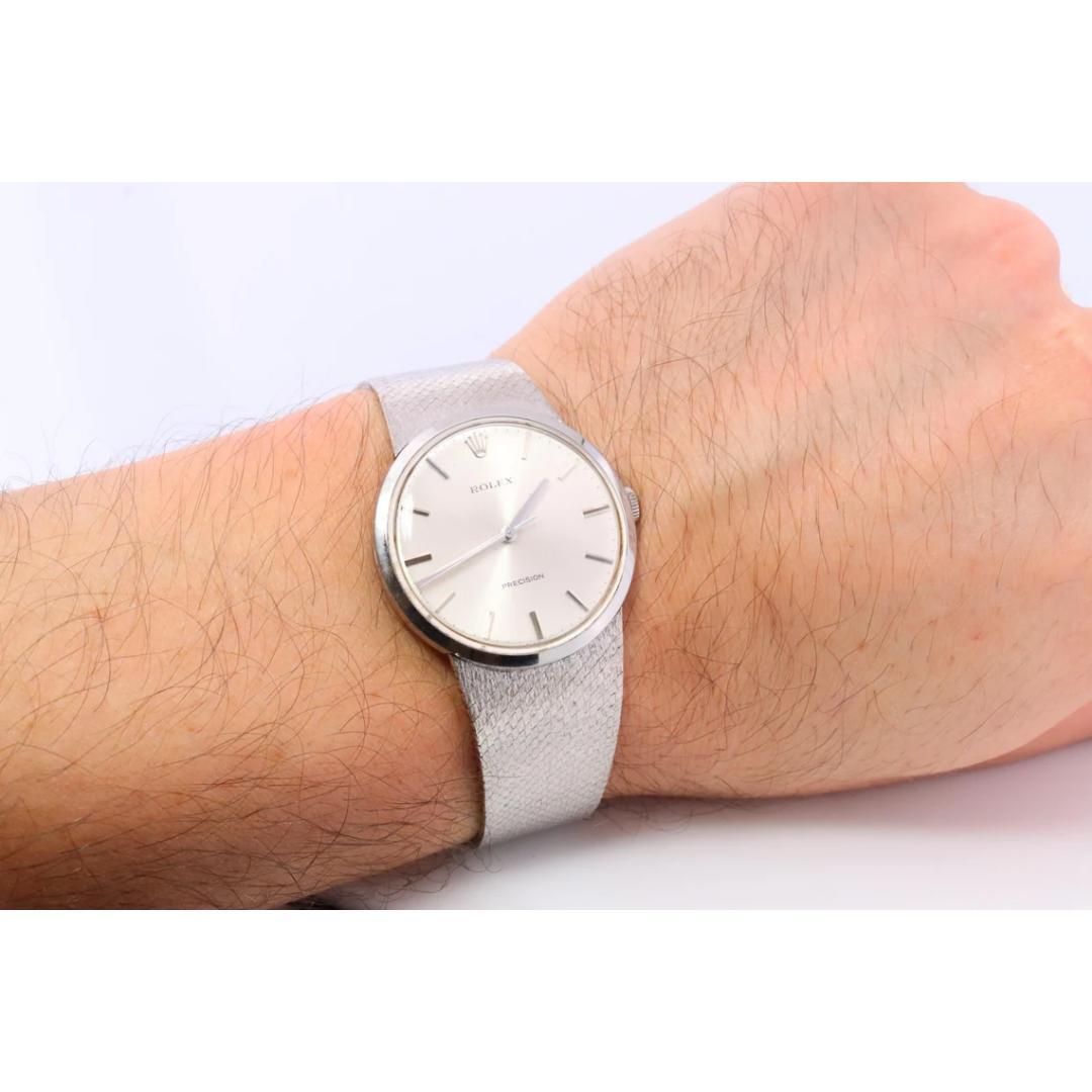 Vintage des années 1970
MATERIAL : Diamant, acier inoxydable

Style : Milieu du siècle

Montre-bracelet en acier inoxydable avec mouvement mécanique de précision Rolex. Vers 1970. 

Calibre 1225 Mouvement Rolex Ref. 34.110.

Belle montre. Mécanisme