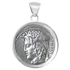 Echte römische Münze 1. Jahrhundert. BC Anhänger mit der Darstellung der Medusa
