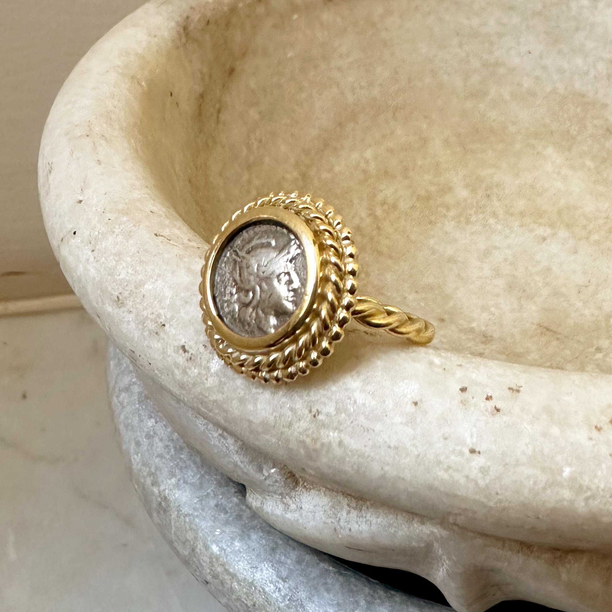 Women's or Men's Genuine Roman Coin (3rd cent. BC) 18 Kt Gold Ring depicting the Goddess Rome  For Sale