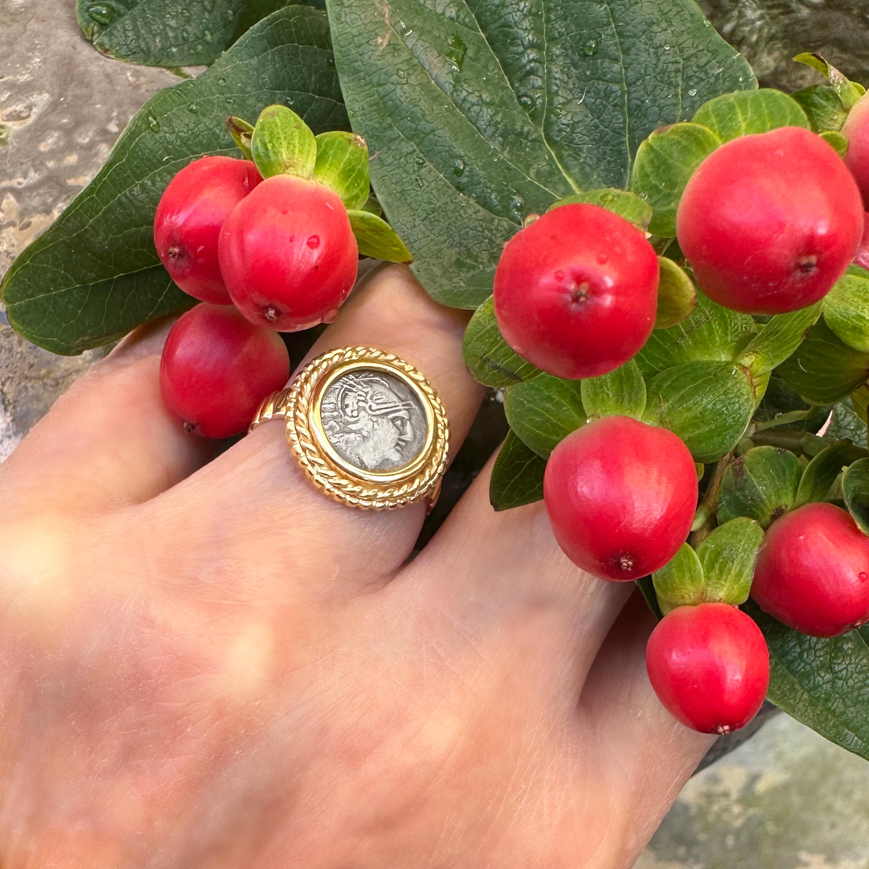 Romain classique Coin romain authentique (3e siècle. Bague en or 18 carats représentant la déesse Rome en vente