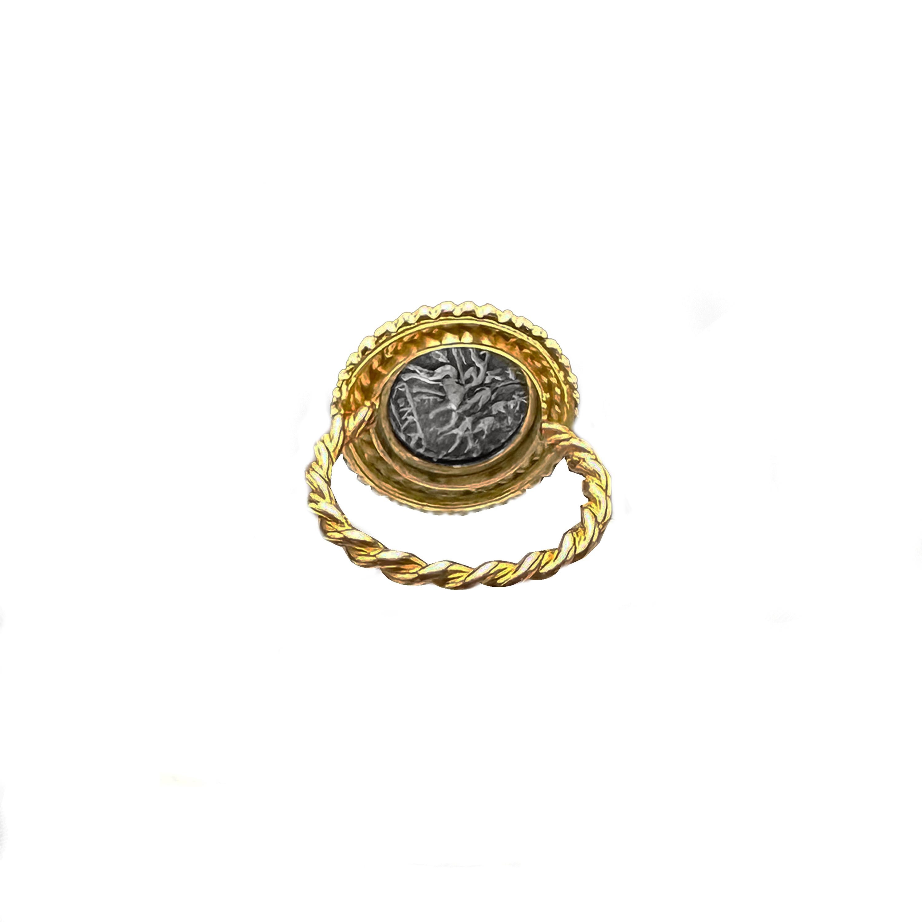 Genuine Roman Coin (3rd cent. BC) 18 Kt Gold Ring depicting the Goddess Rome  For Sale 2