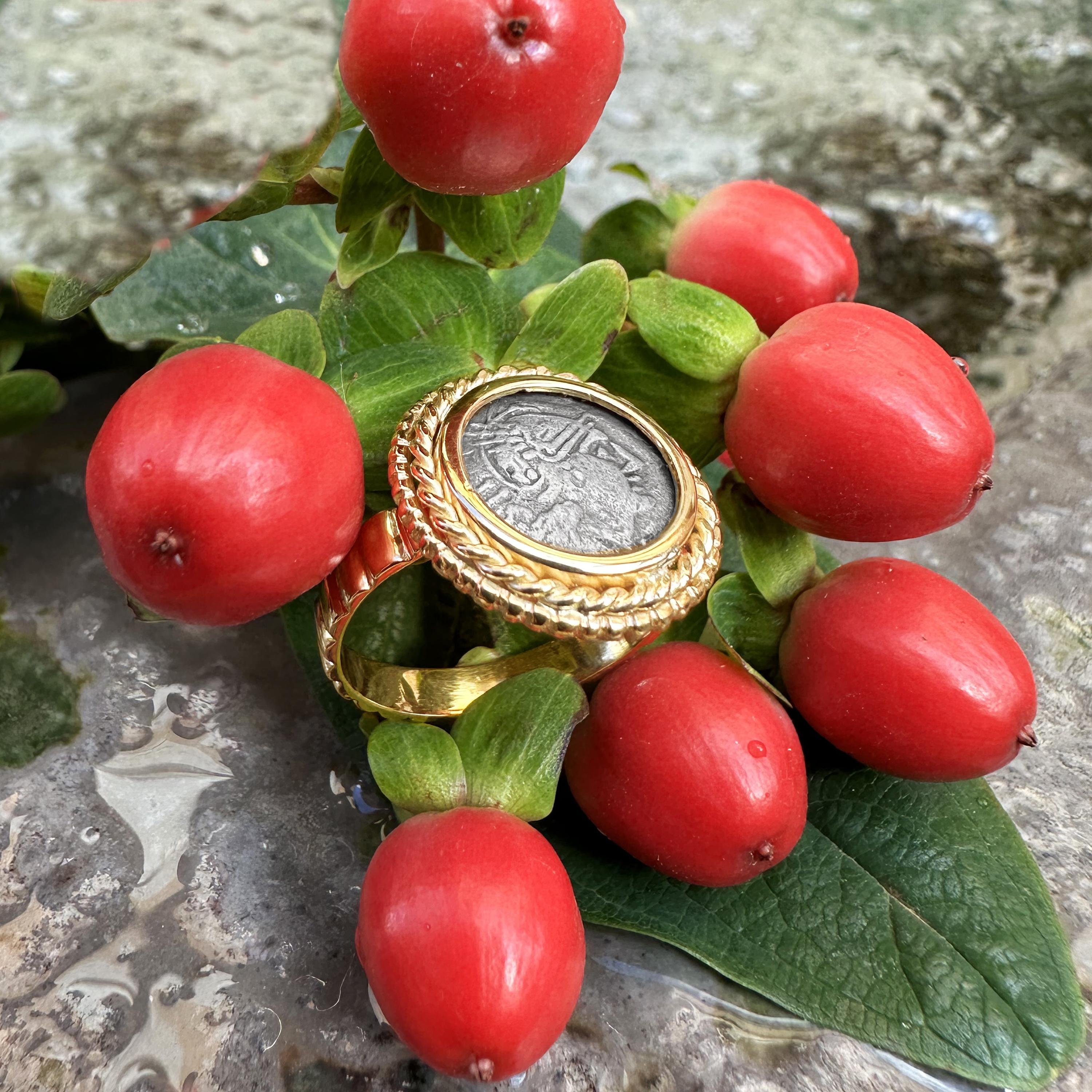 Coin romain authentique (3e siècle. Bague en or 18 carats représentant la déesse Rome Neuf - En vente à Roma, IT