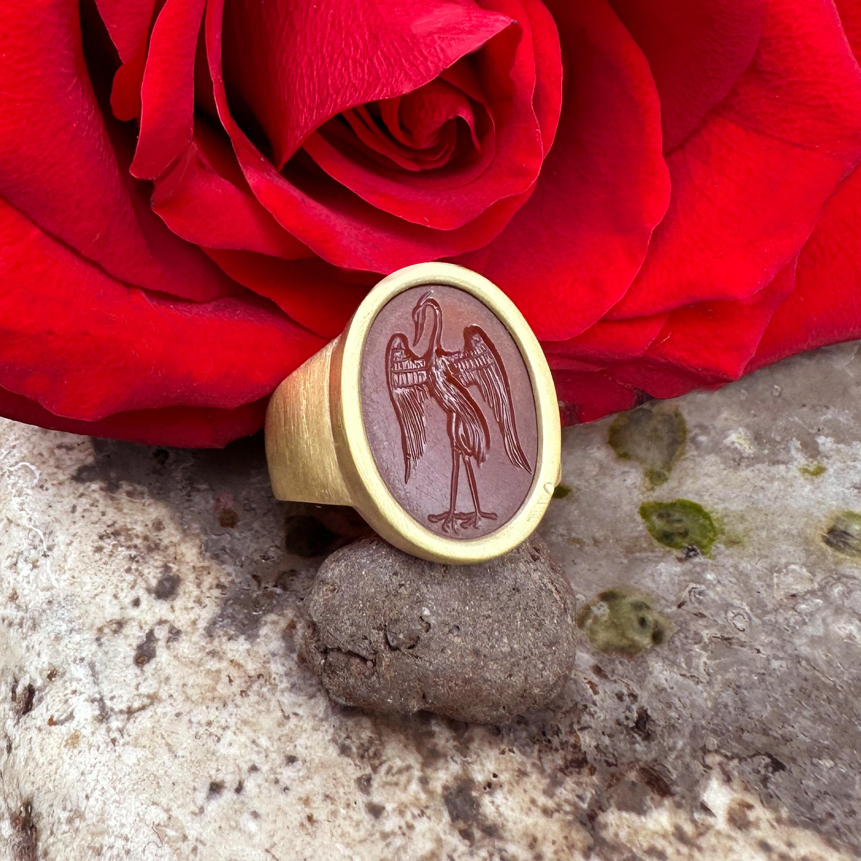 This 18 Kt gold ring features an authentic Roman carnelian (1st–2nd century AD) engraved with a depiction of a heron. Elegant, slender, and unmistakable, herons have long been common in waterways near cities. The legend of the mythical Phoenix is