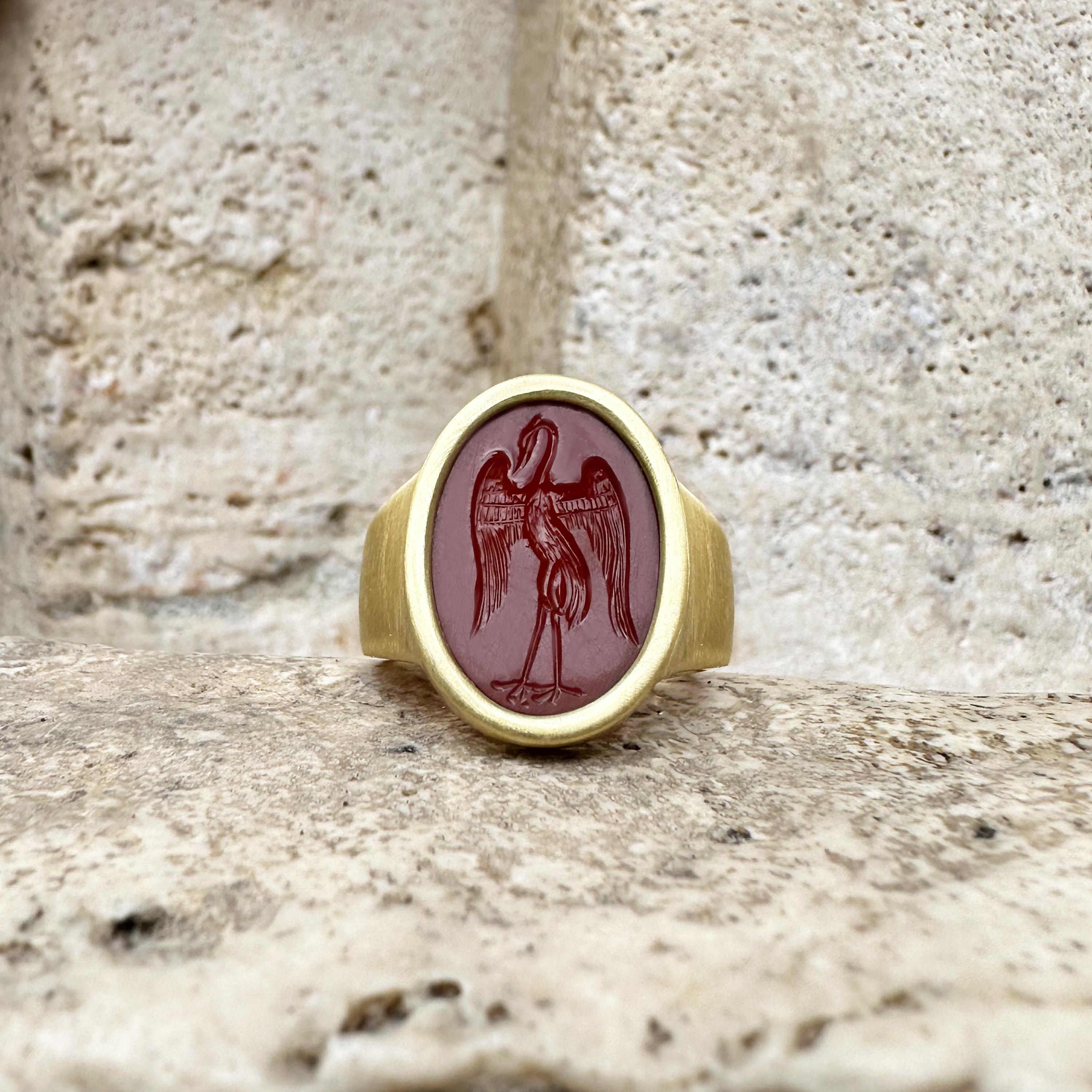 Classical Roman Genuine Roman Heron Carnelian Intaglio 1st-2nd cent. AD 18 Kt gold ring For Sale